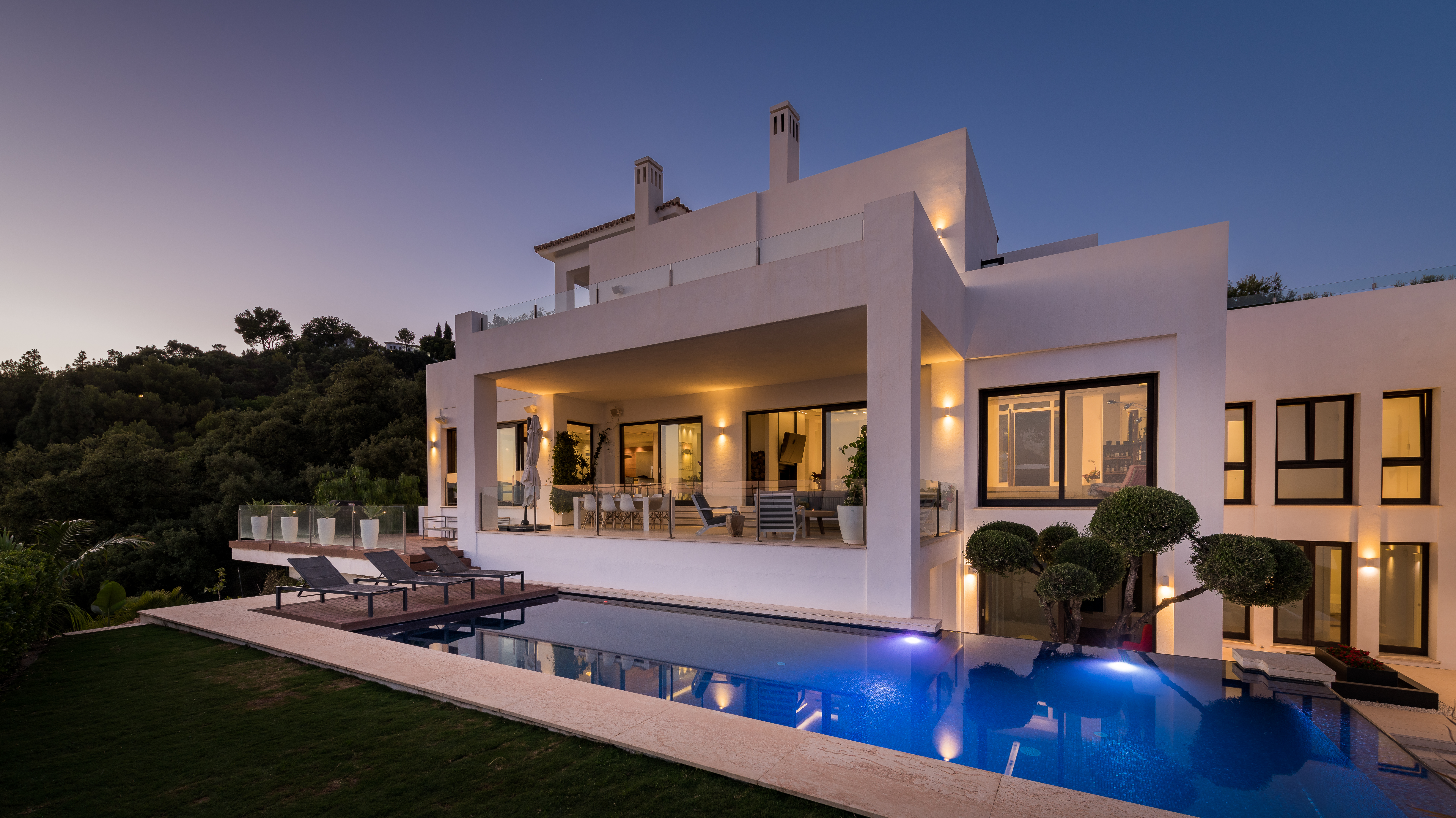 Moderna villa con vistas panorámicas al mar en los alto de los Monteros