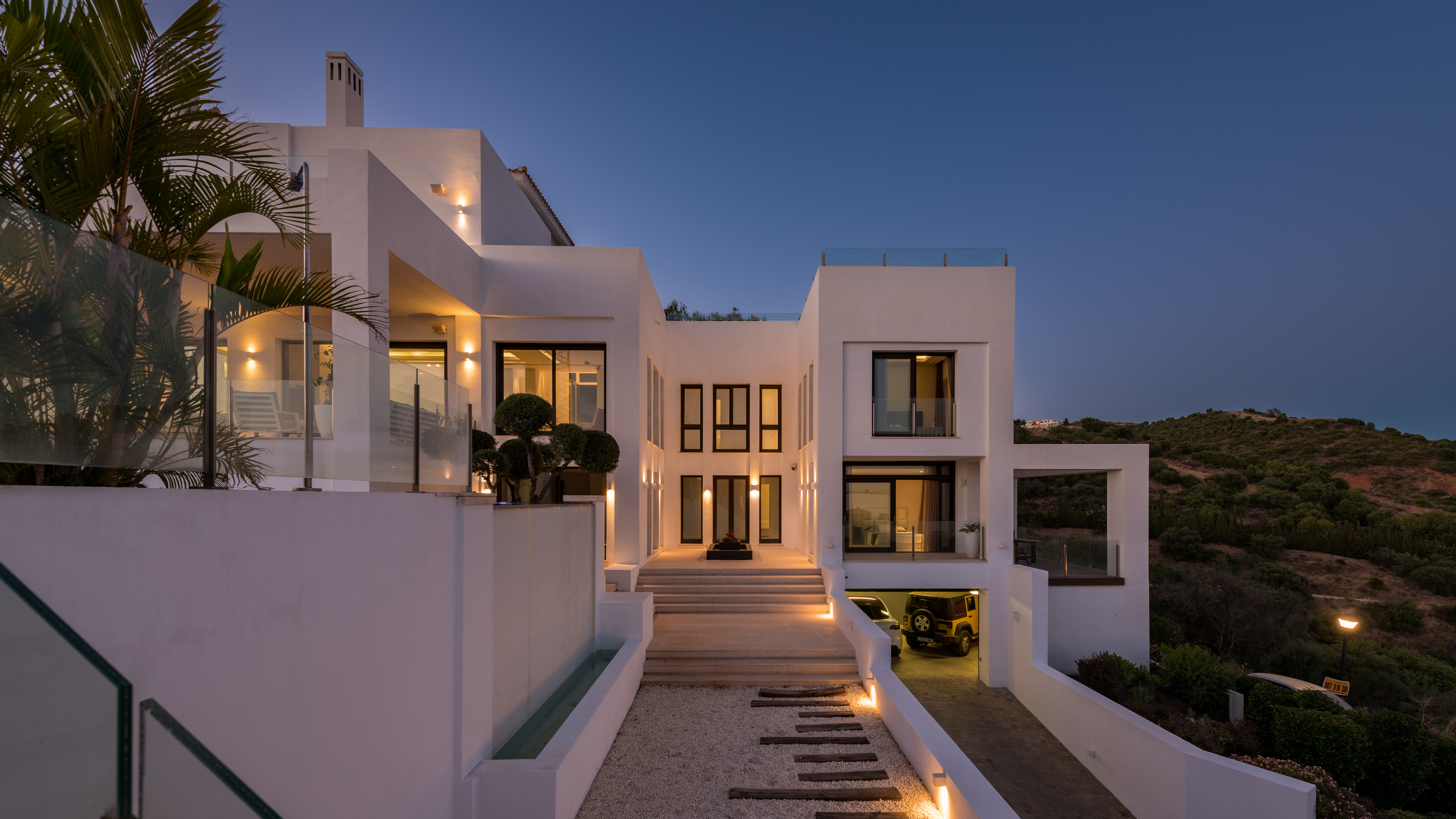 Moderna villa con vistas panorámicas al mar en los alto de los Monteros