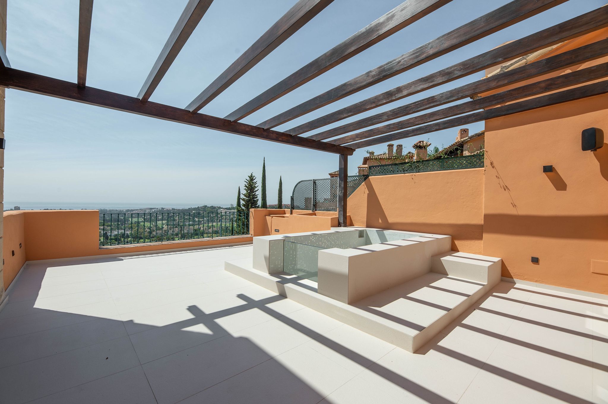 Alucinante y único ático dúplex en Nueva Andalucía