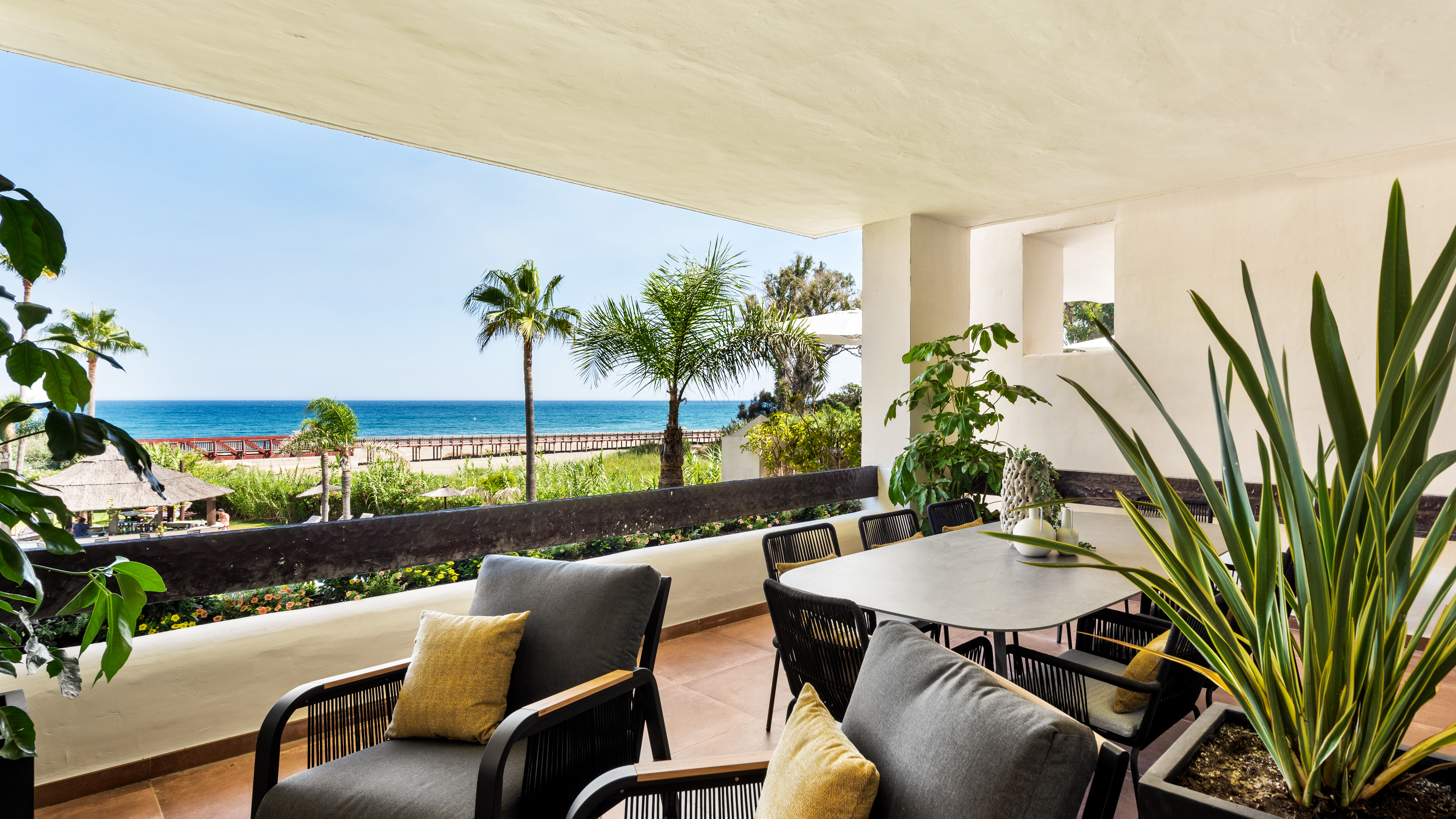 Precioso apartamento bajo con vistas al mar