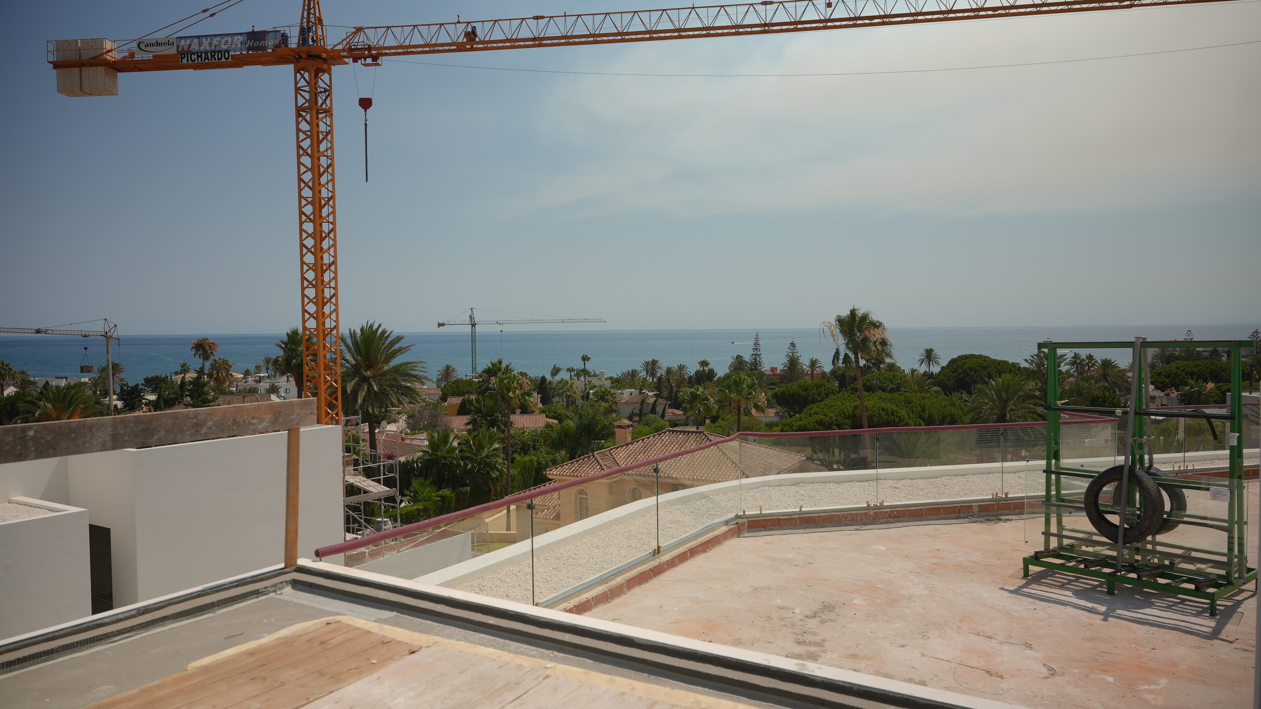 Neu gebaute Strandvilla, schlüsselfertig, in Marbella Ost