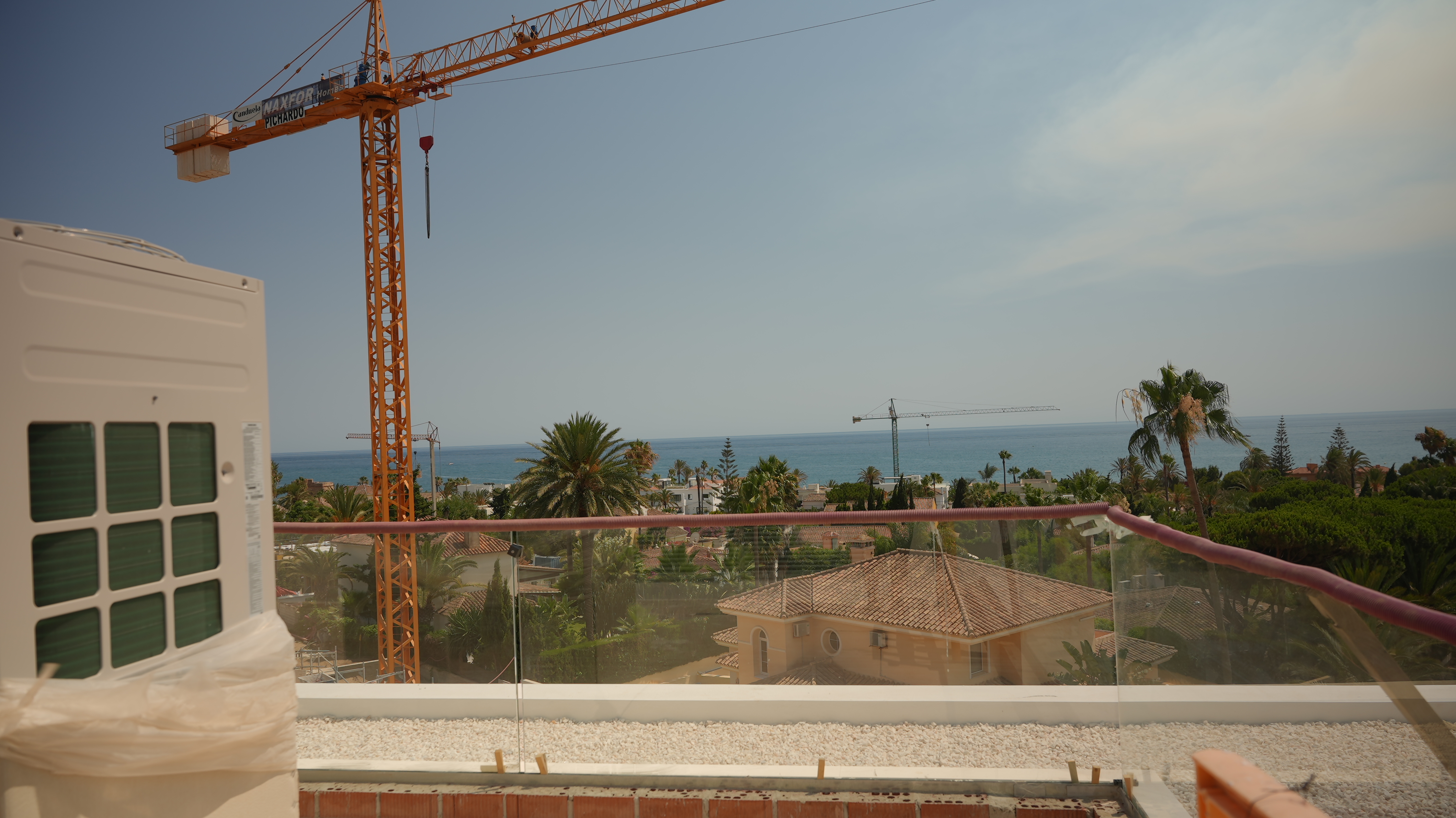 Neu gebaute Strandvilla, schlüsselfertig, in Marbella Ost