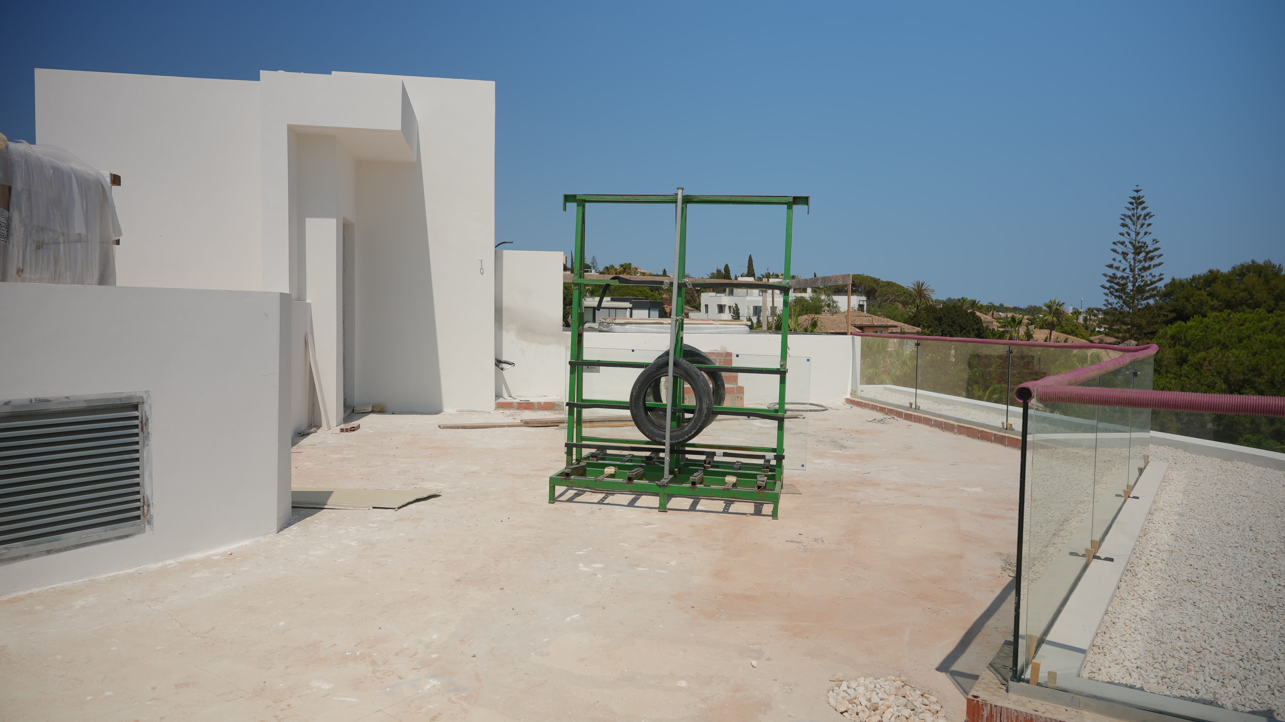 Neu gebaute Strandvilla, schlüsselfertig, in Marbella Ost