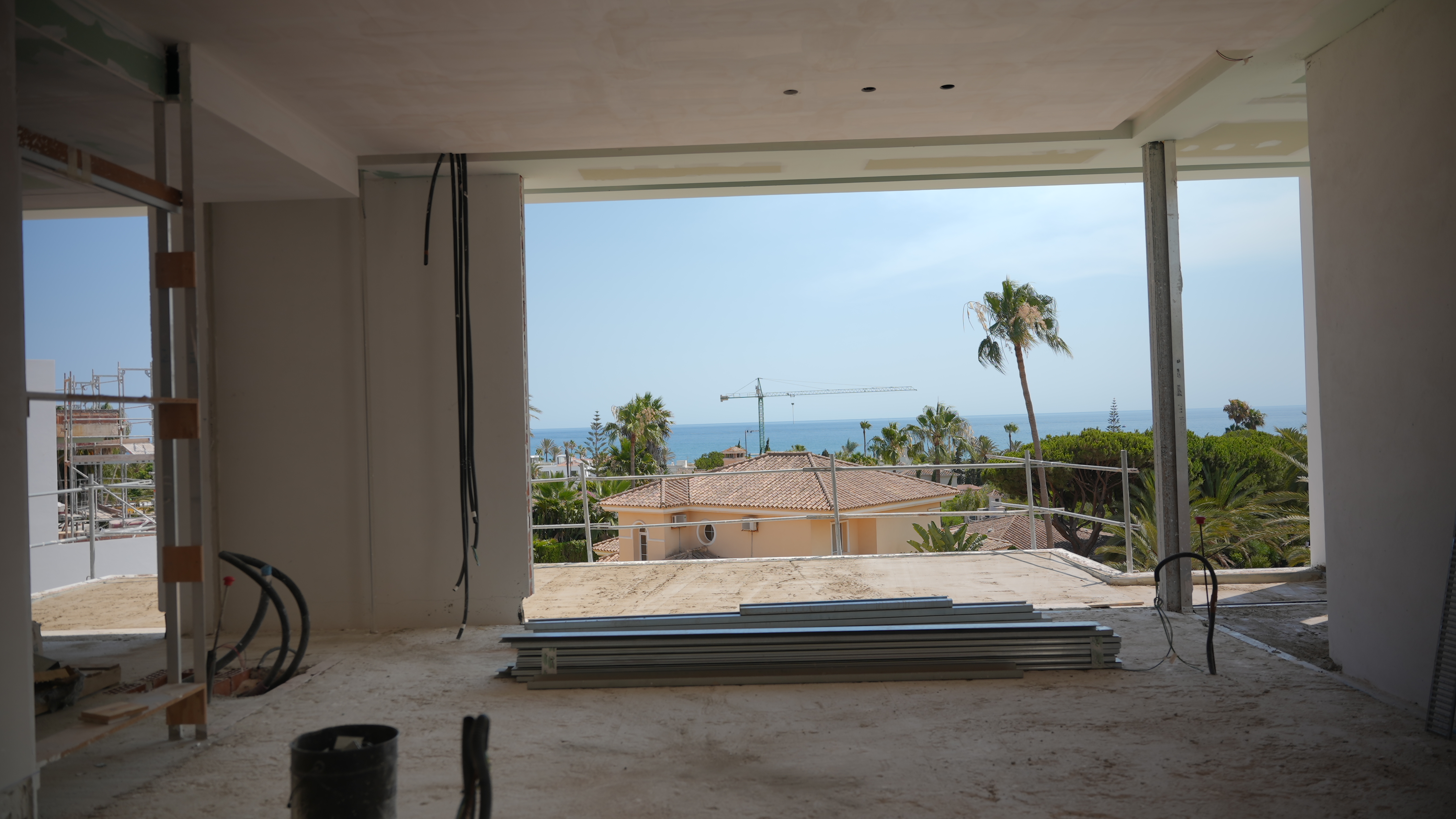 Neu gebaute Strandvilla, schlüsselfertig, in Marbella Ost