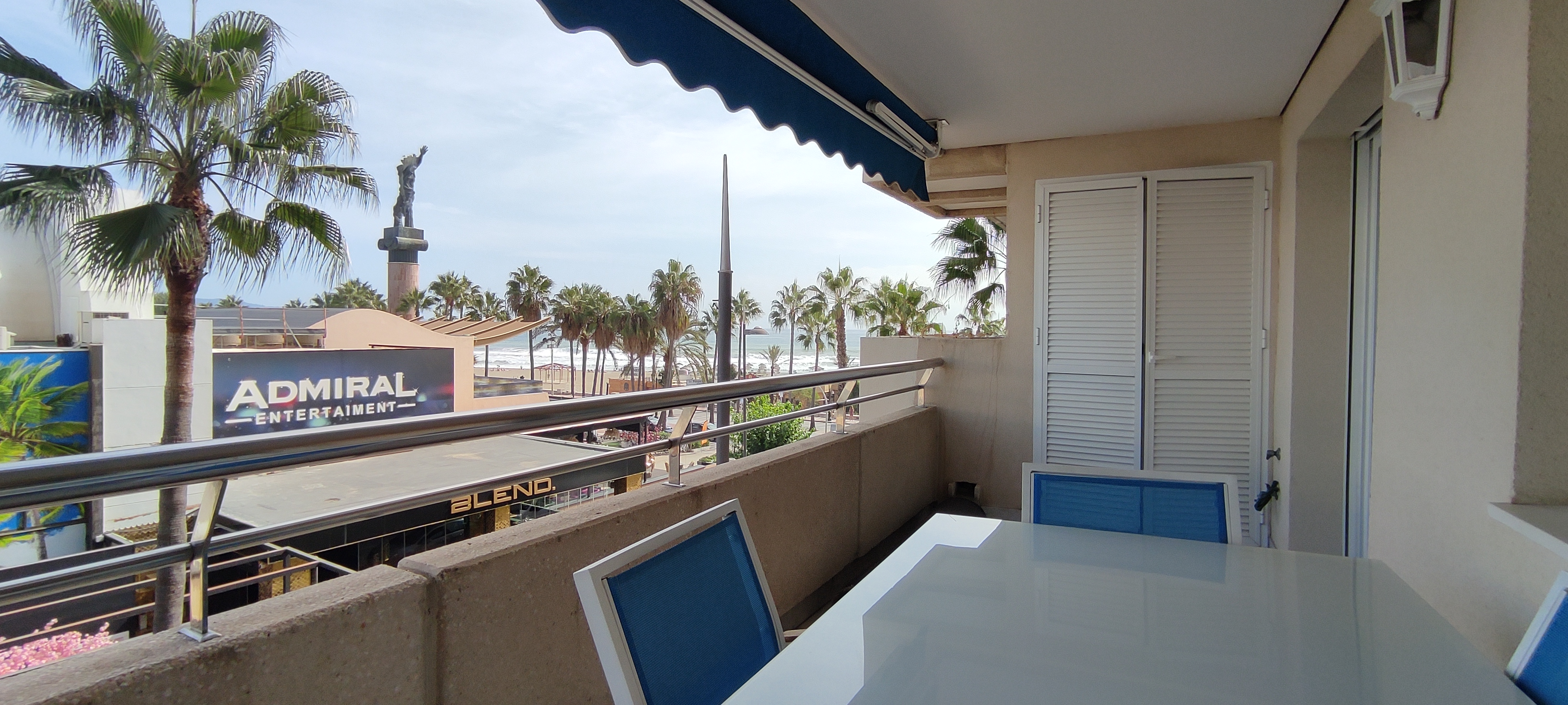 Piso con vistas al mar a la venta en la prestigiosa urbanización Marina Banus.