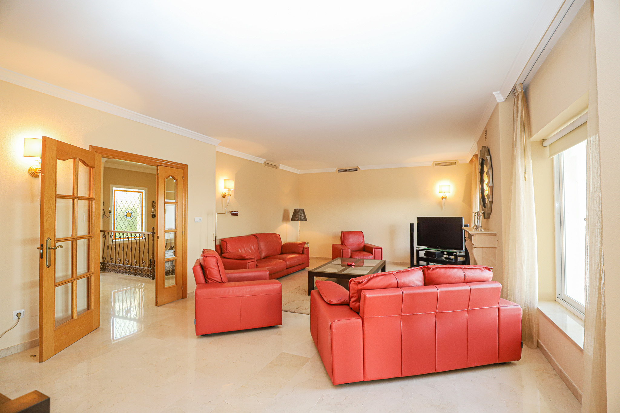 Villa neo-clasica en nueva Atalaya de Benahavis
