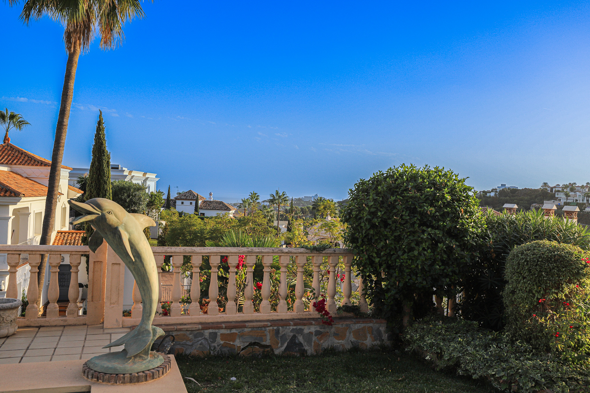 Villa neo-clasica en nueva Atalaya de Benahavis