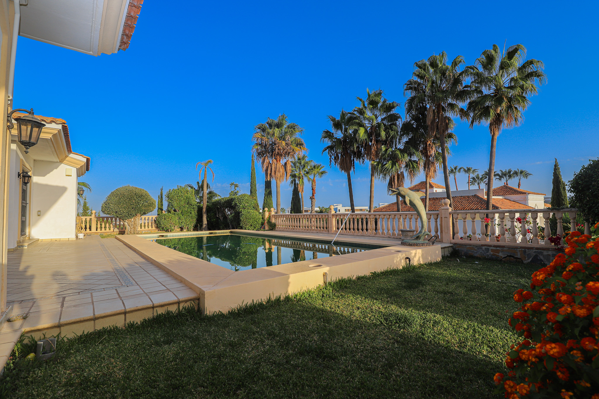 Villa neo-clasica en nueva Atalaya de Benahavis