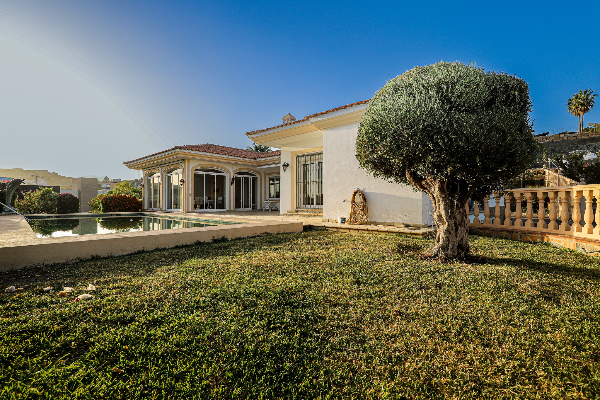 Villa neo-clasica en nueva Atalaya de Benahavis