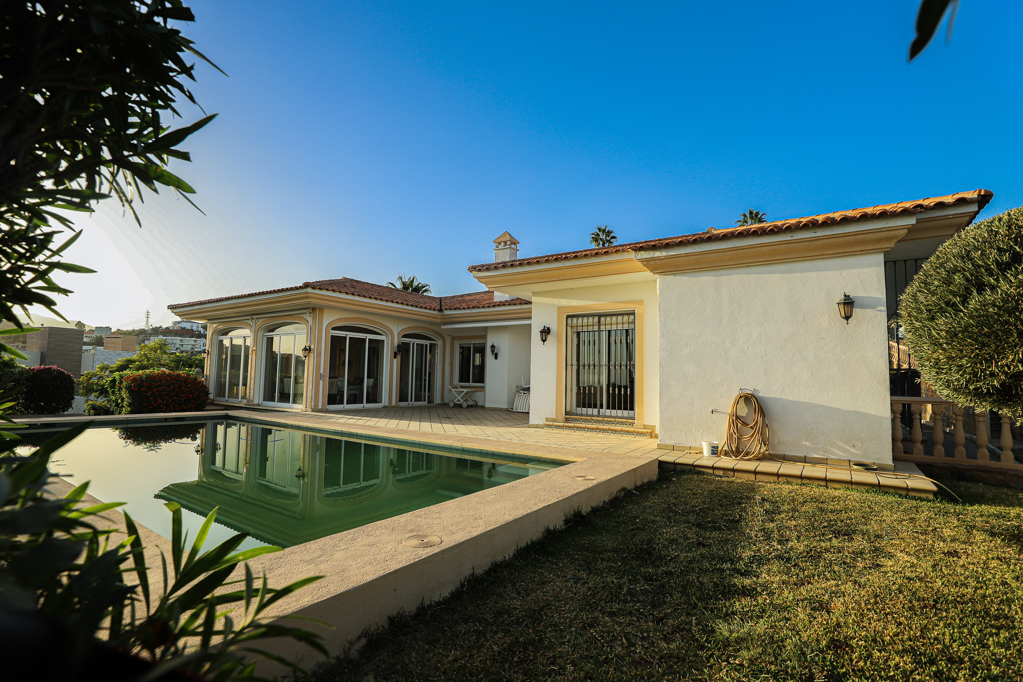 Villa neo-clasica en nueva Atalaya de Benahavis