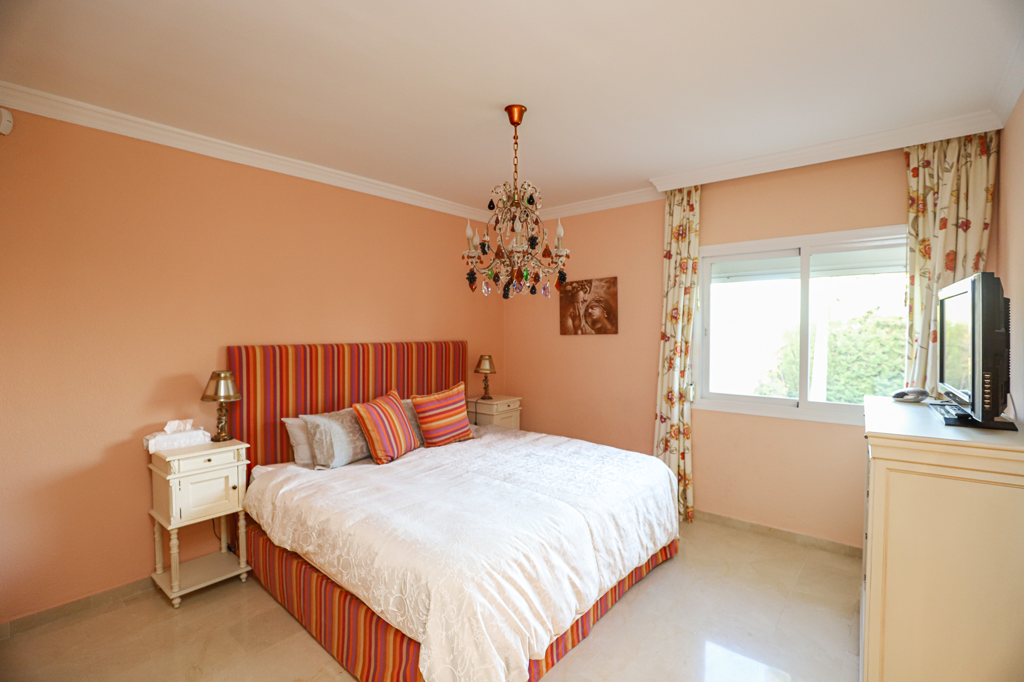 Villa neo-clasica en nueva Atalaya de Benahavis
