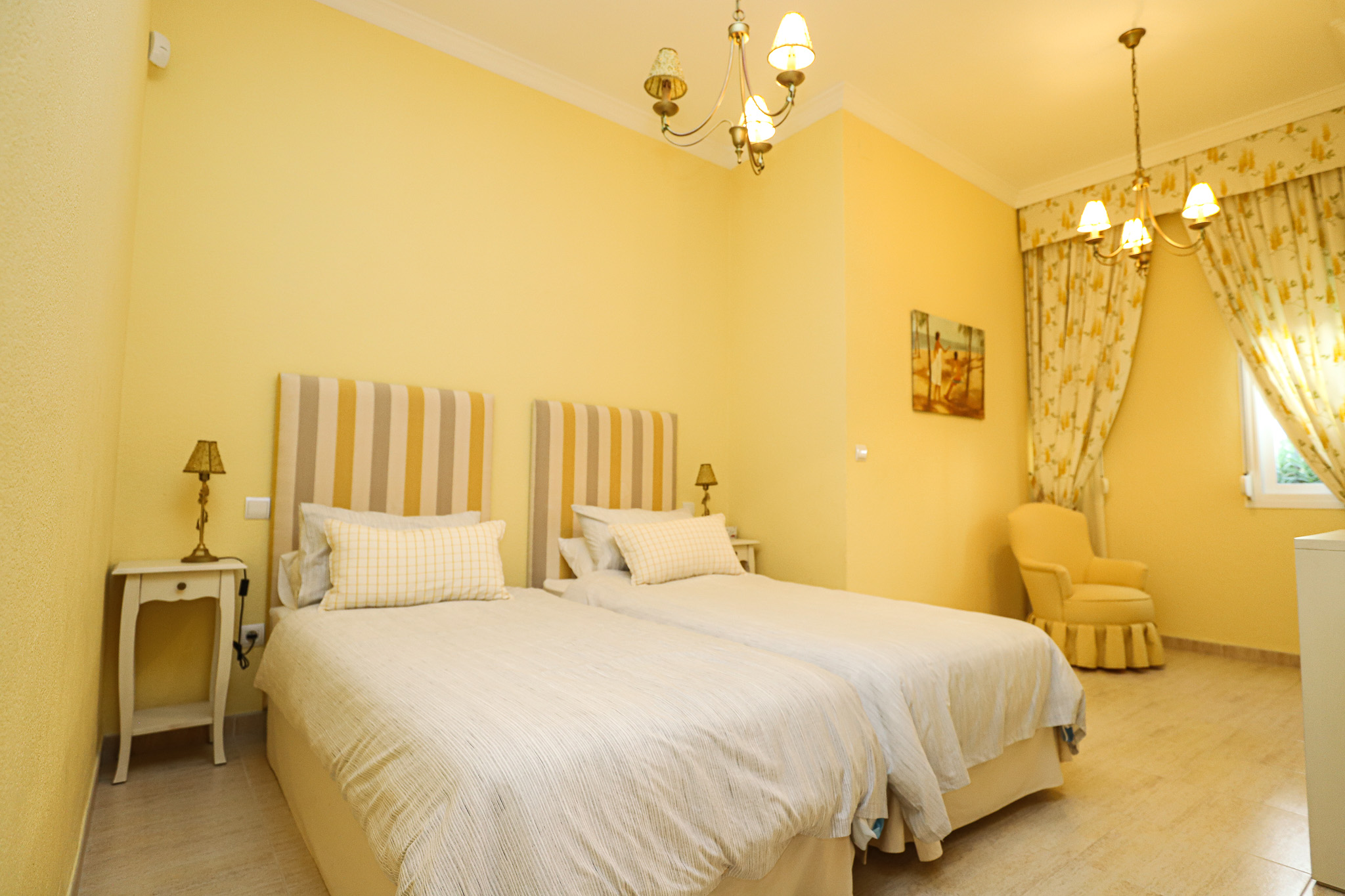Villa neo-clasica en nueva Atalaya de Benahavis