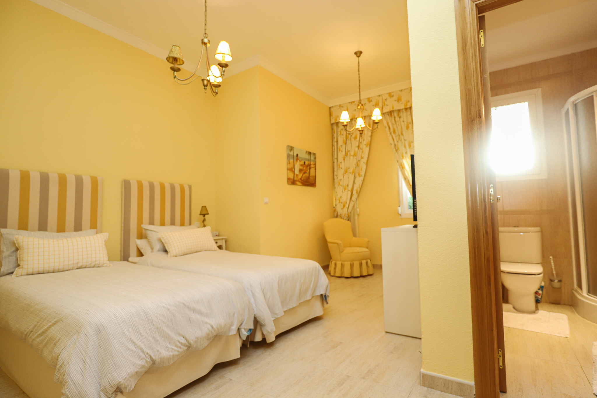 Villa neo-clasica en nueva Atalaya de Benahavis