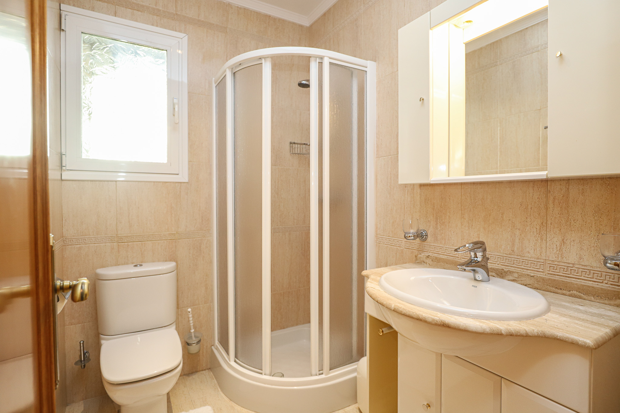Villa neo-clasica en nueva Atalaya de Benahavis
