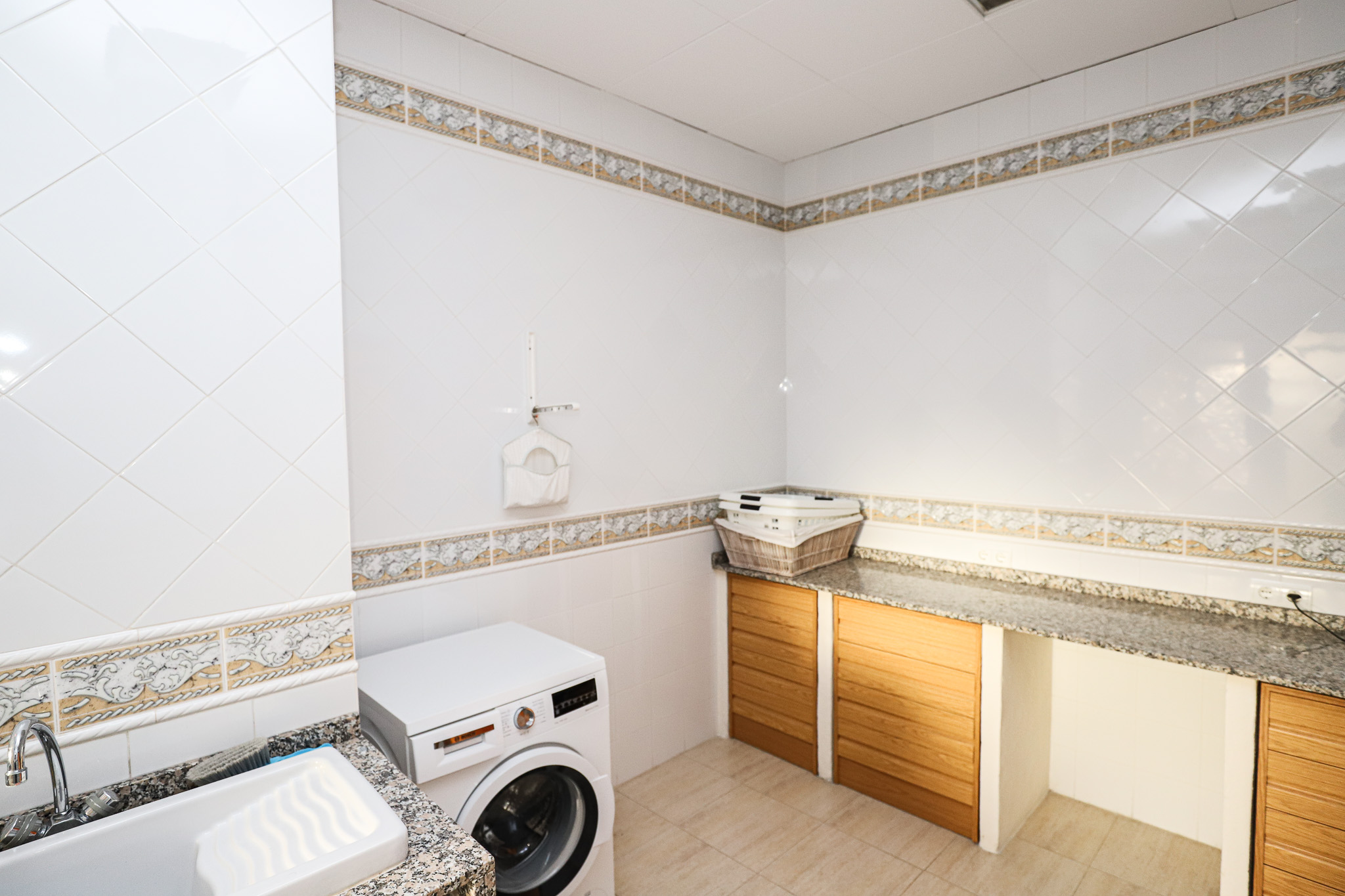 Villa neo-clasica en nueva Atalaya de Benahavis