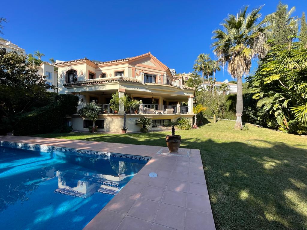 Gran villa en la Alqueria con privacidad y vustas al lago del golf