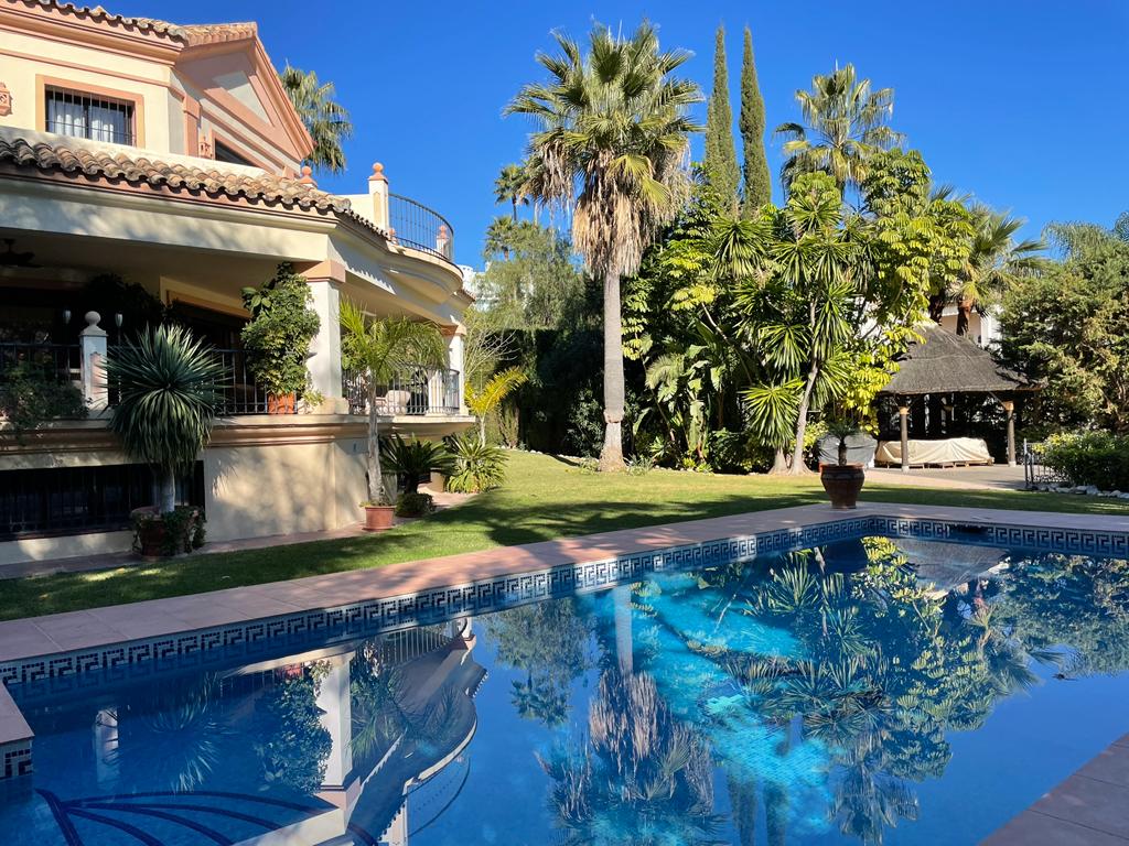 Gran villa en la Alqueria con privacidad y vustas al lago del golf