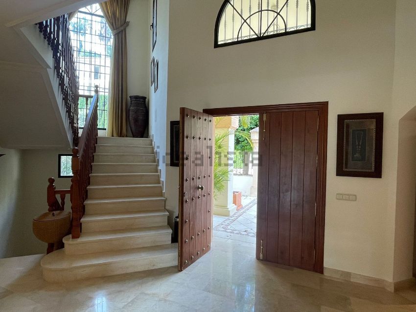 Gran villa en la Alqueria con privacidad y vustas al lago del golf
