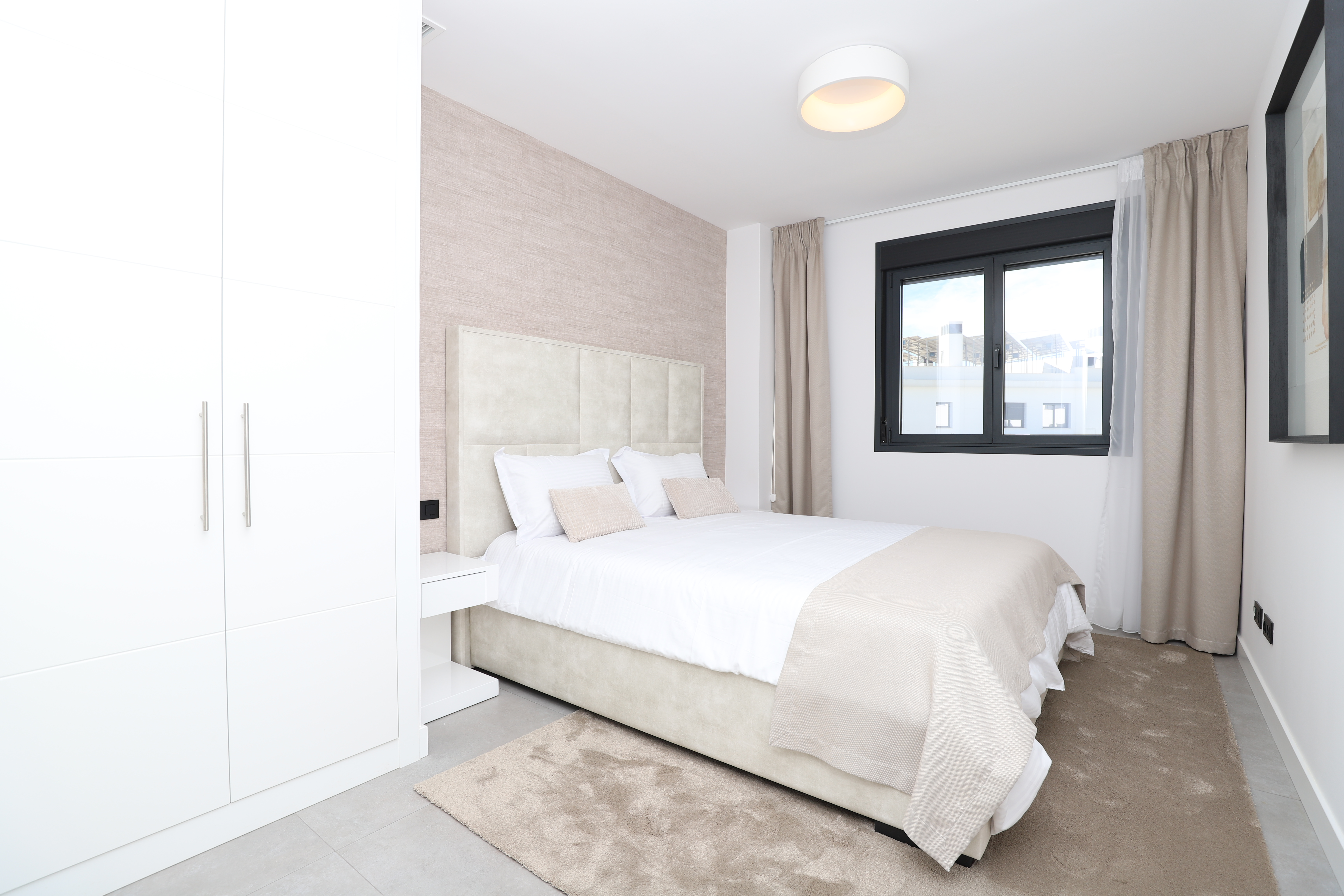 Exclusivo apartamento NUEVO con vistas al mar  y moderno dentro de un complejo de lujo  en Estepona