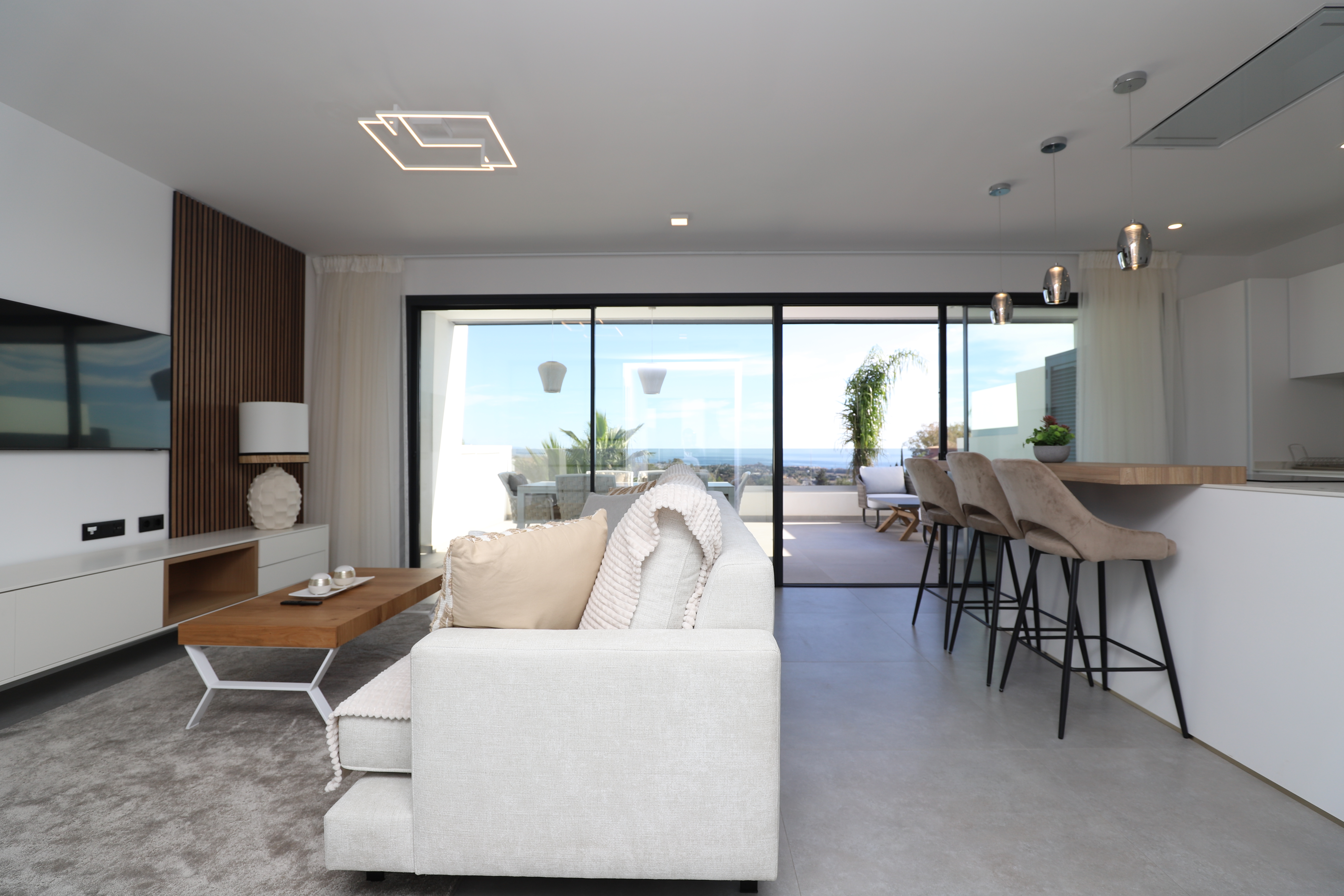Exclusivo apartamento NUEVO con vistas al mar  y moderno dentro de un complejo de lujo  en Estepona