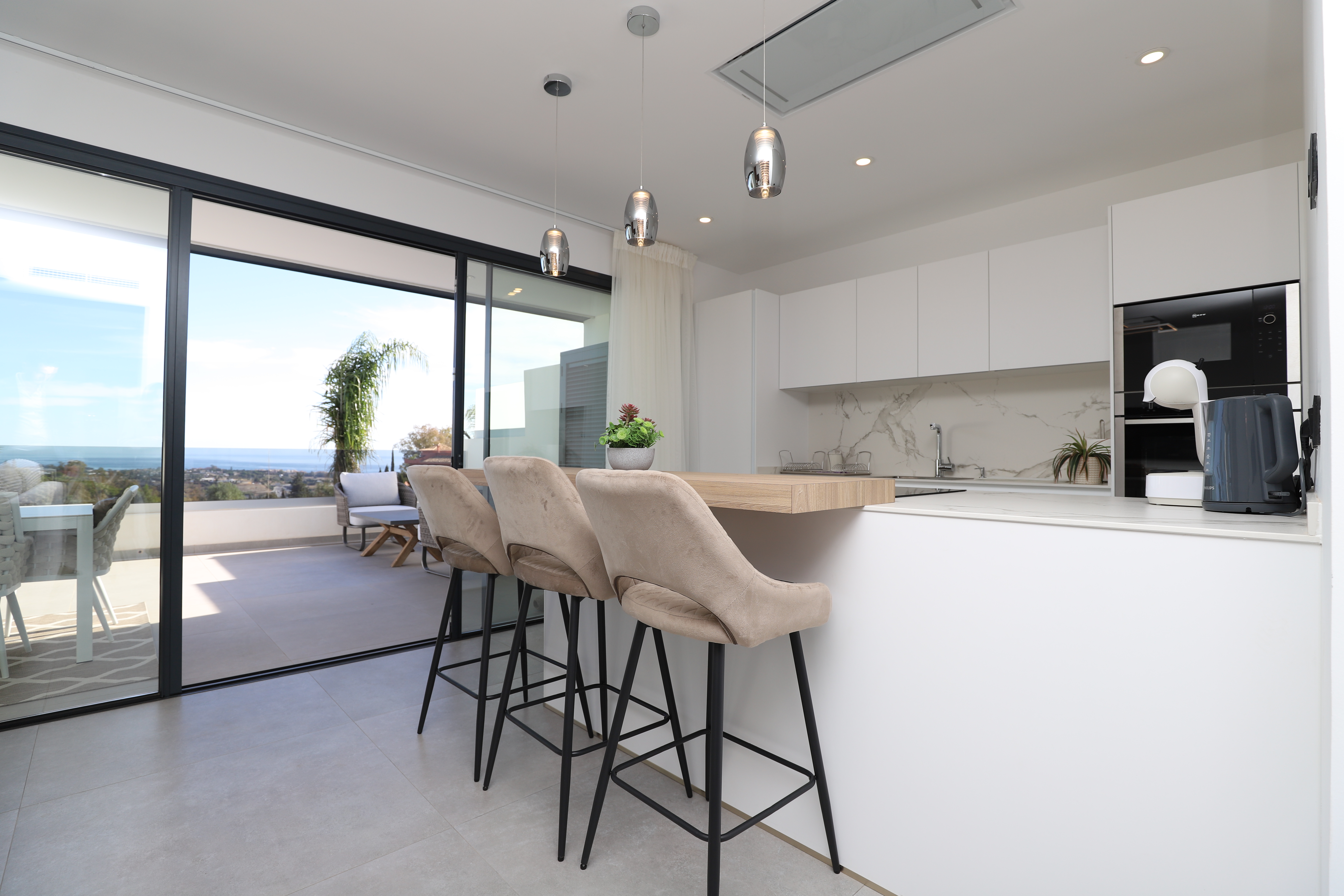 Exclusivo apartamento NUEVO con vistas al mar  y moderno dentro de un complejo de lujo  en Estepona