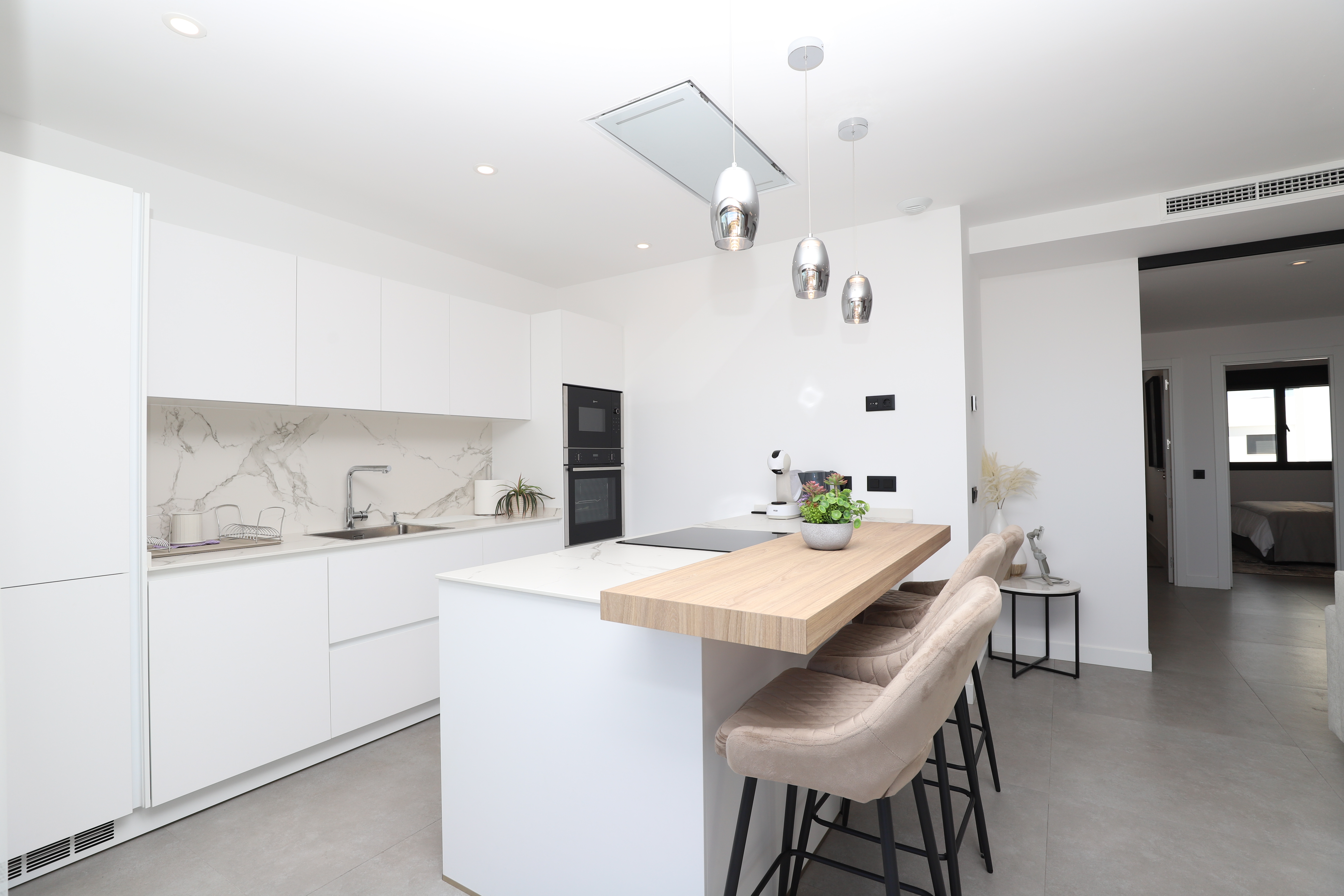 Exclusivo apartamento NUEVO con vistas al mar  y moderno dentro de un complejo de lujo  en Estepona