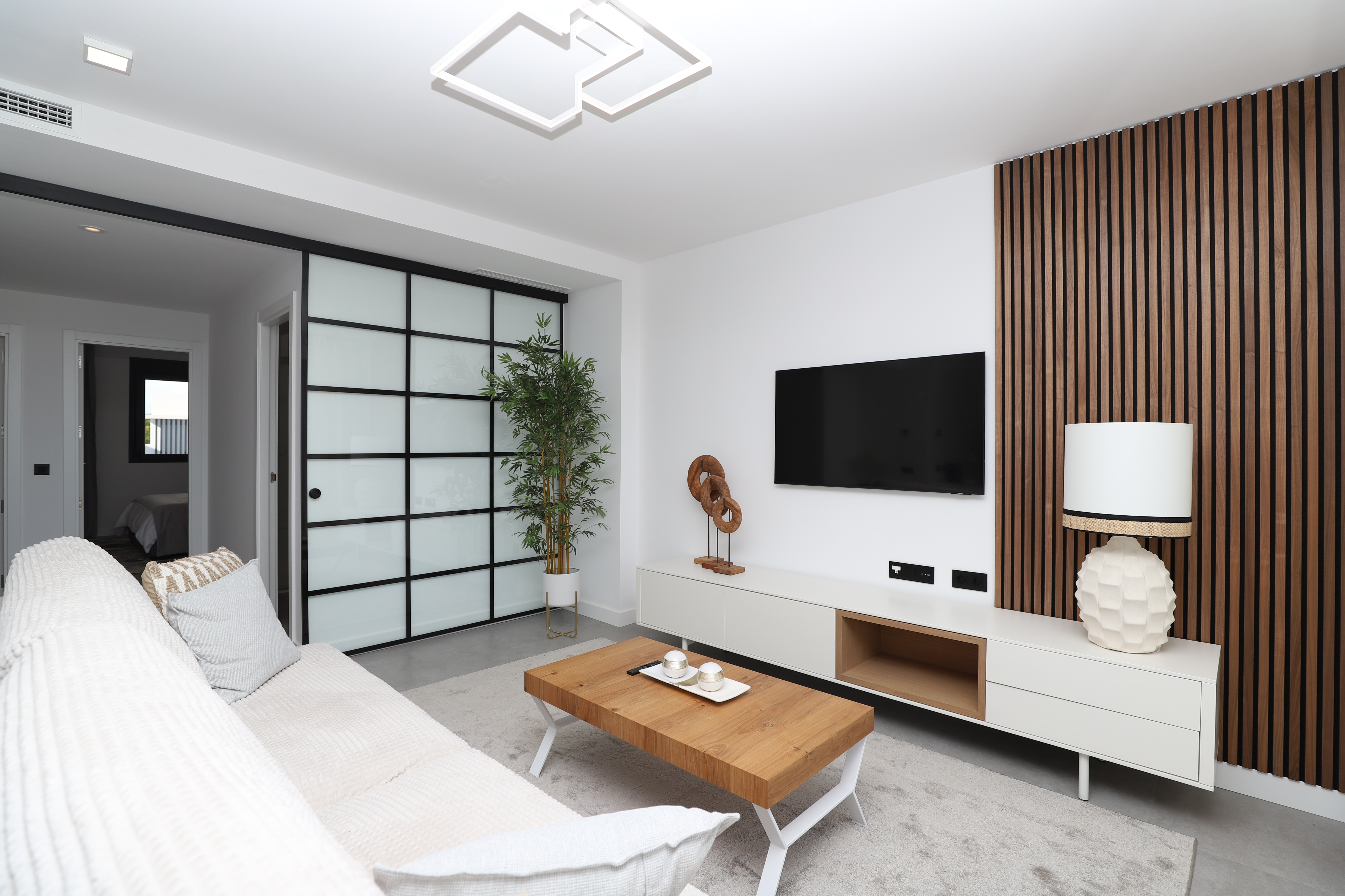 Exclusivo apartamento NUEVO con vistas al mar  y moderno dentro de un complejo de lujo  en Estepona