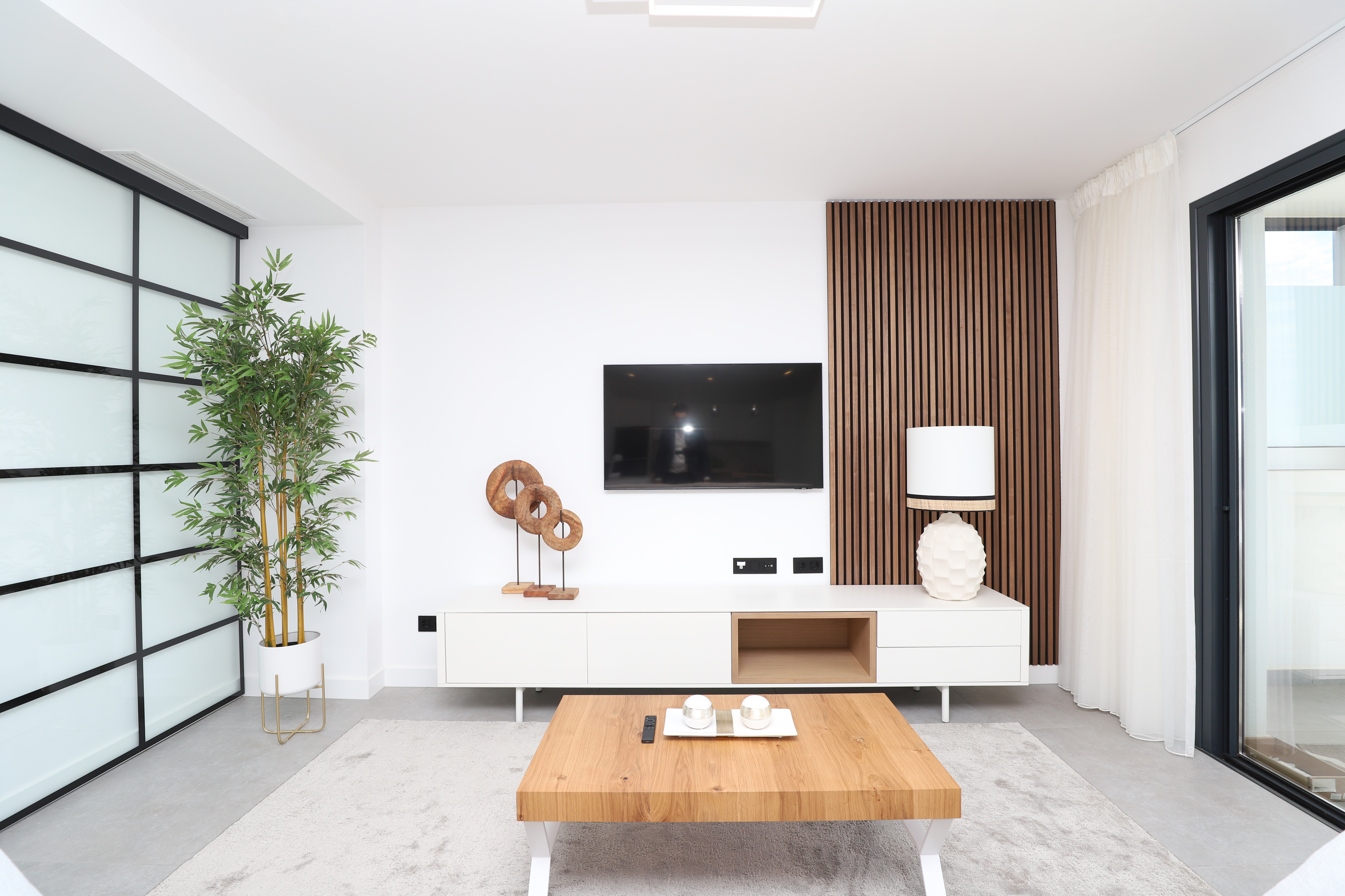 Exclusivo apartamento NUEVO con vistas al mar  y moderno dentro de un complejo de lujo  en Estepona