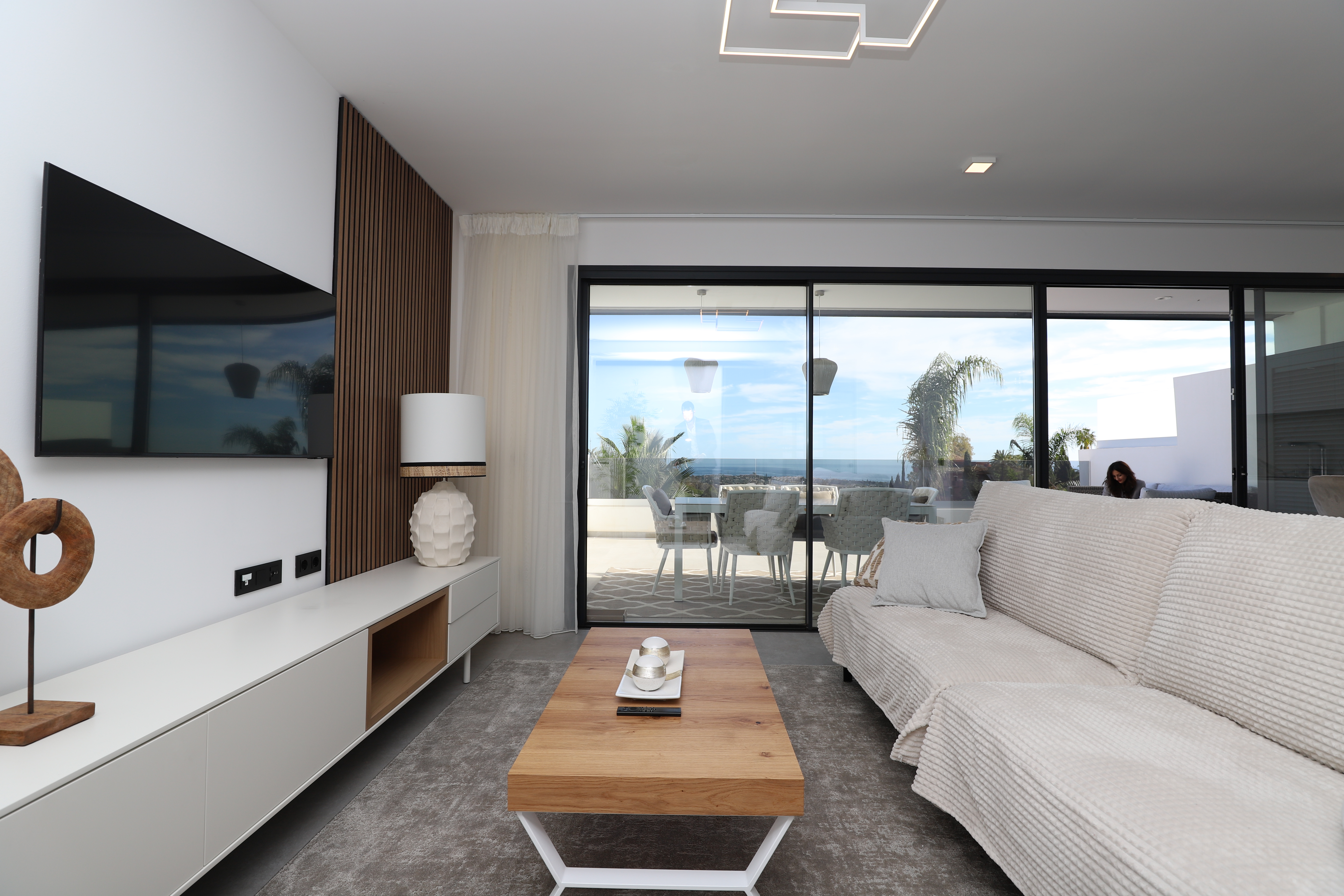 Exclusivo apartamento NUEVO con vistas al mar  y moderno dentro de un complejo de lujo  en Estepona