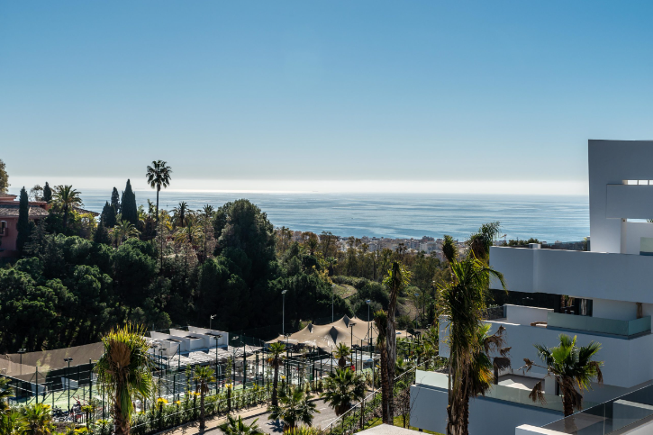 Exclusivo apartamento NUEVO con vistas al mar  y moderno dentro de un complejo de lujo  en Estepona