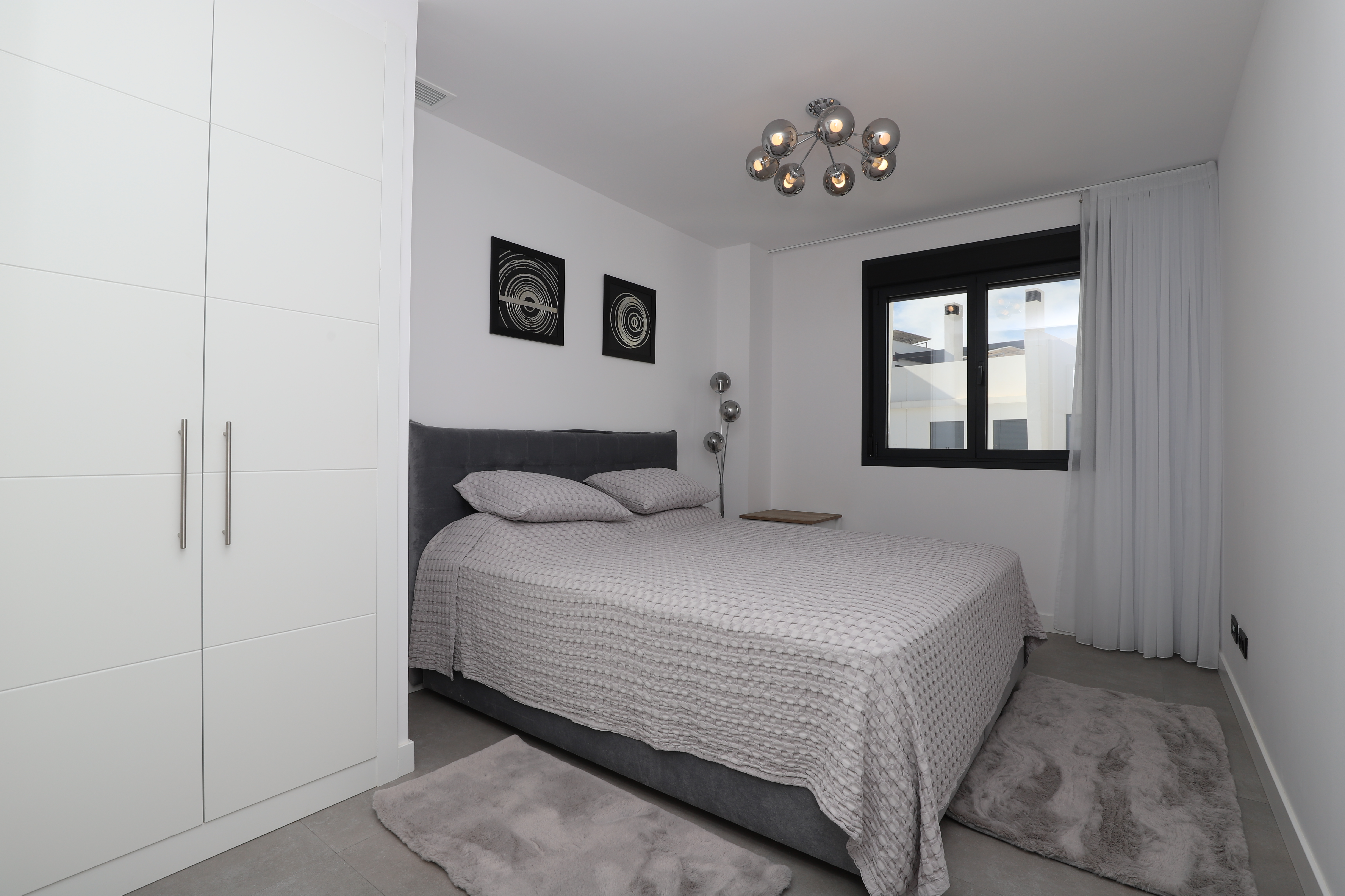 Exclusivo apartamento NUEVO con vistas al mar y moderno dentro de un complejo de lujo en Estepona