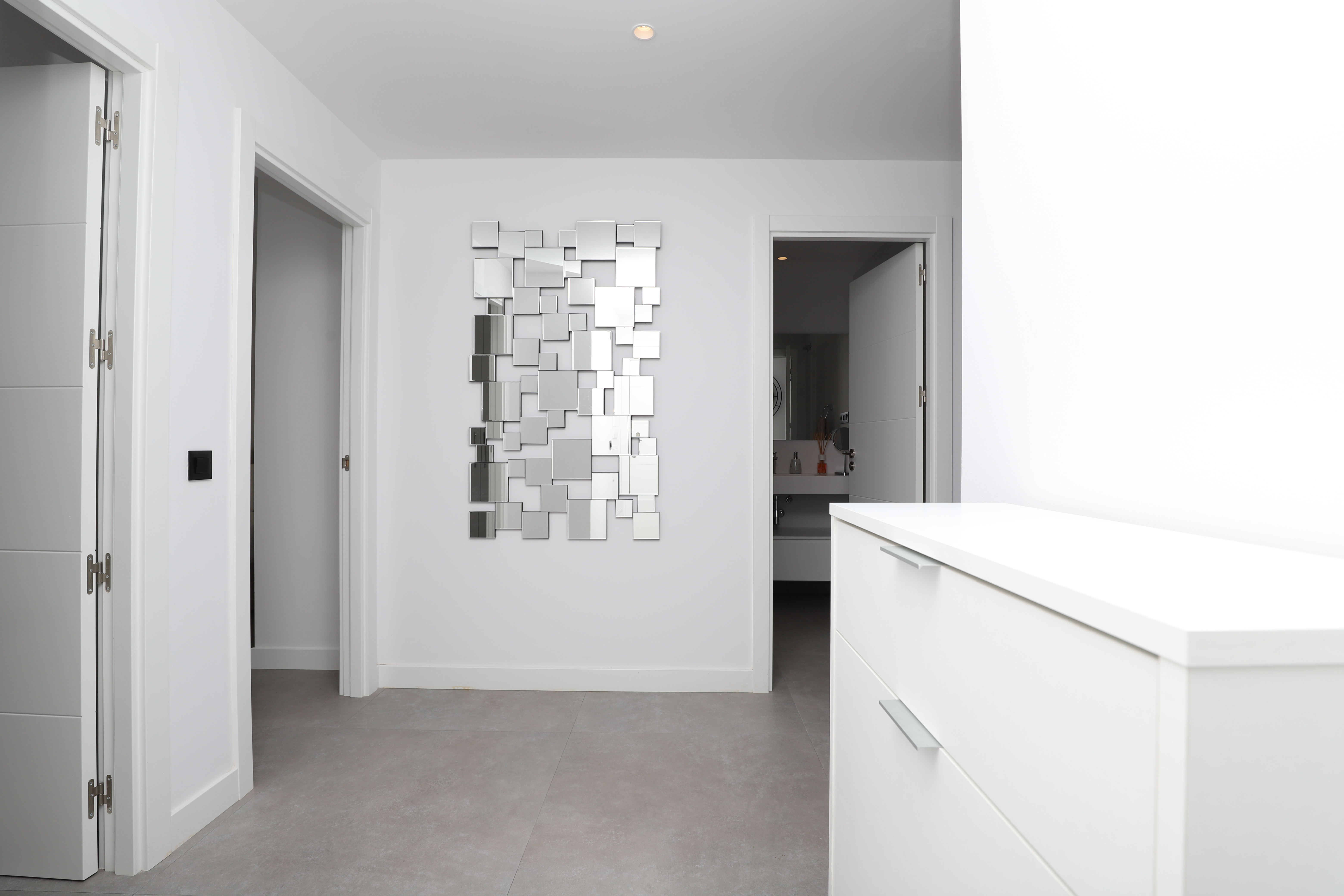 Exclusivo apartamento NUEVO con vistas al mar y moderno dentro de un complejo de lujo en Estepona
