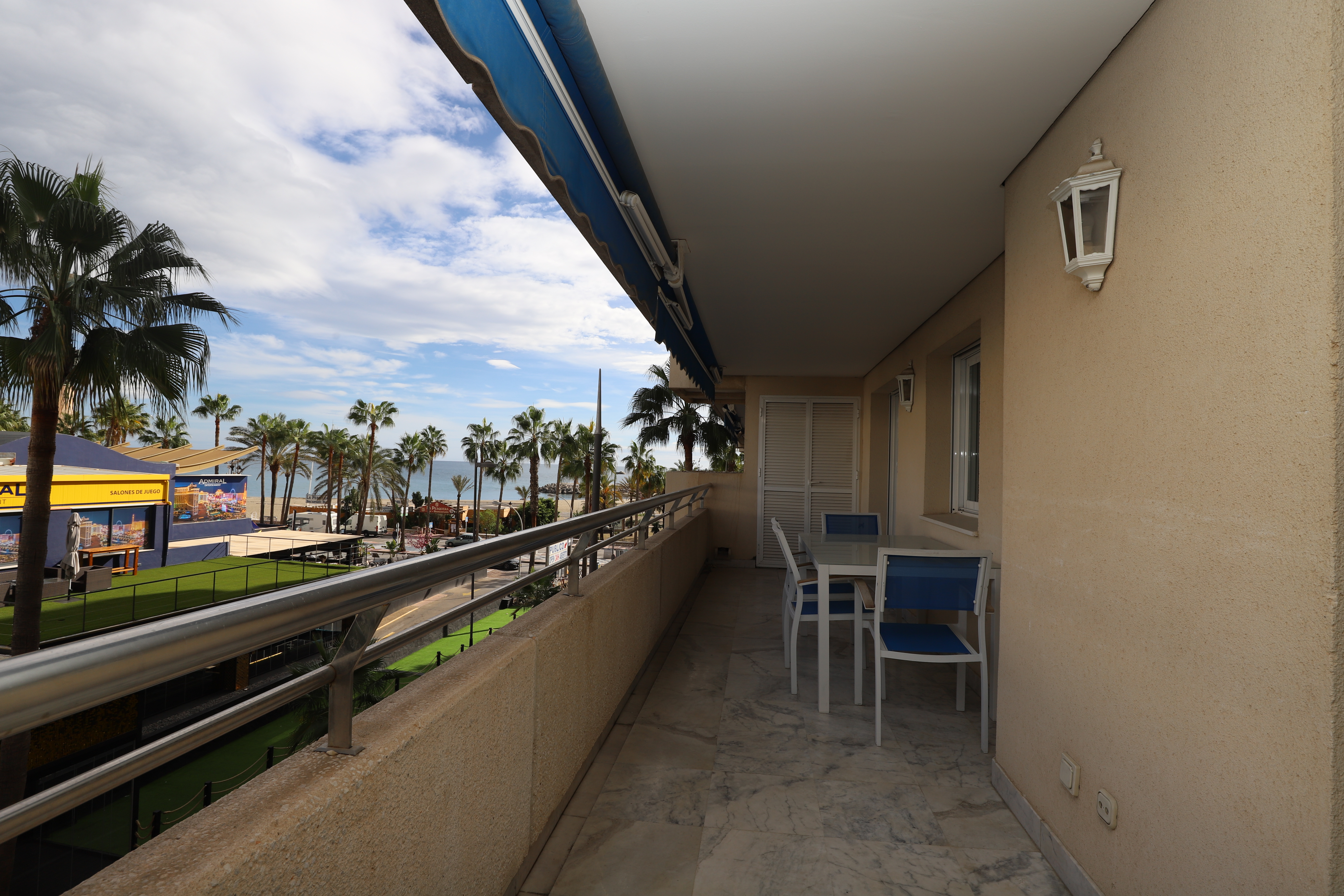 Piso con vistas al mar a la venta en la prestigiosa urbanización Marina Banus.