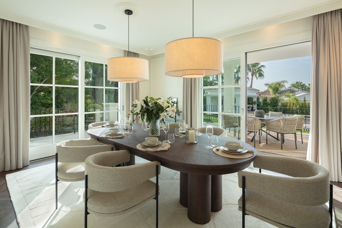 Ett högkvalitativt familjehem i det exklusiva och gated community Sierra Blanca ovanför Marbella Golden Mile.