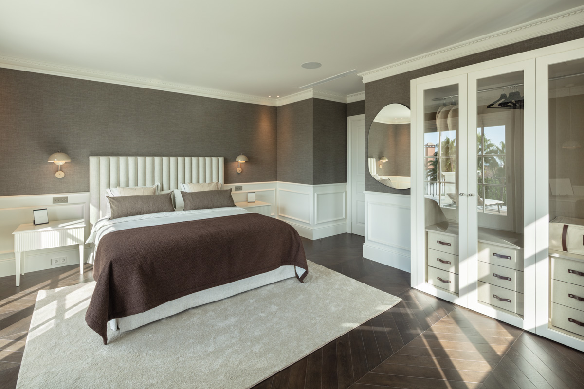 Ett högkvalitativt familjehem i det exklusiva och gated community Sierra Blanca ovanför Marbella Golden Mile.