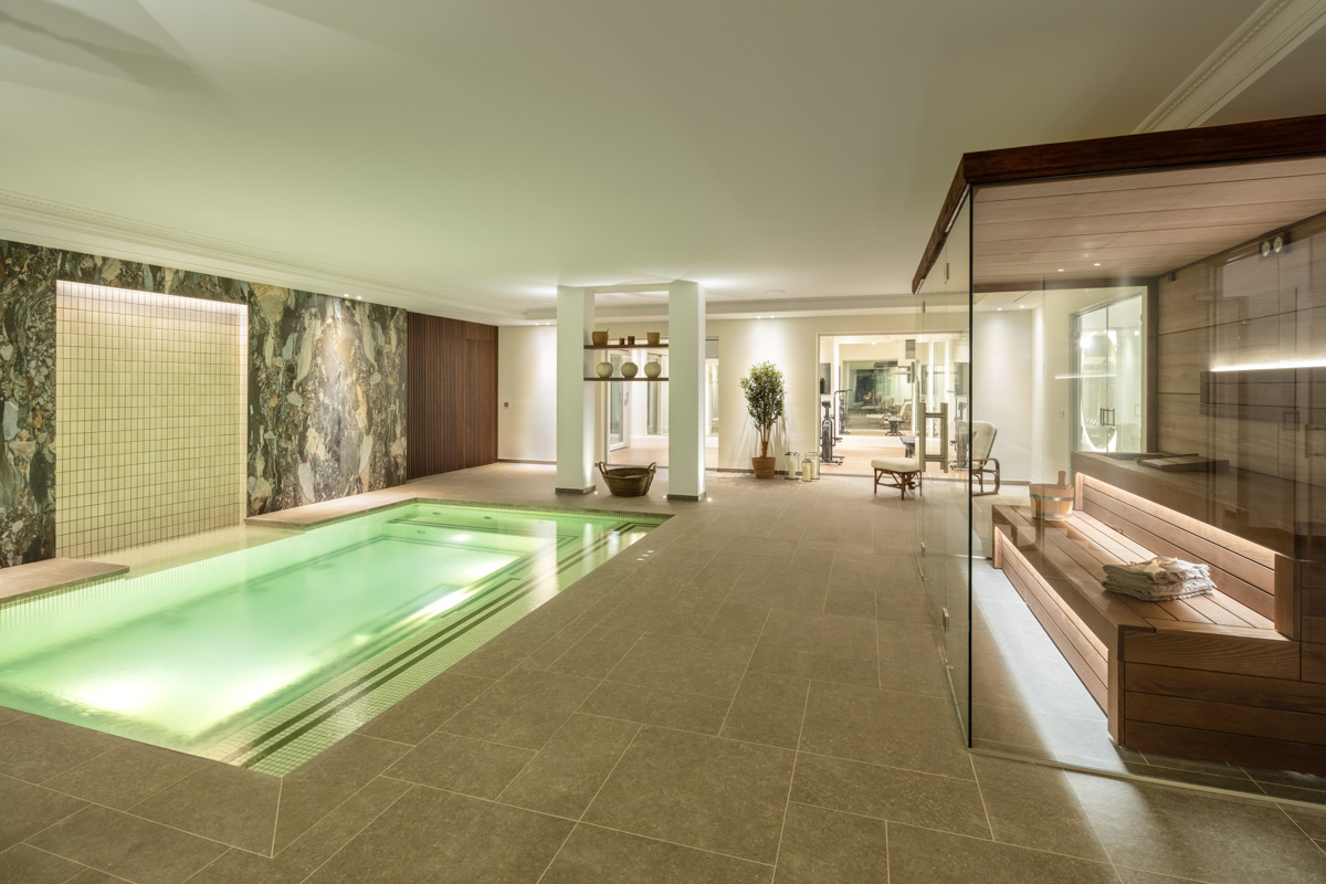 Ett högkvalitativt familjehem i det exklusiva och gated community Sierra Blanca ovanför Marbella Golden Mile.