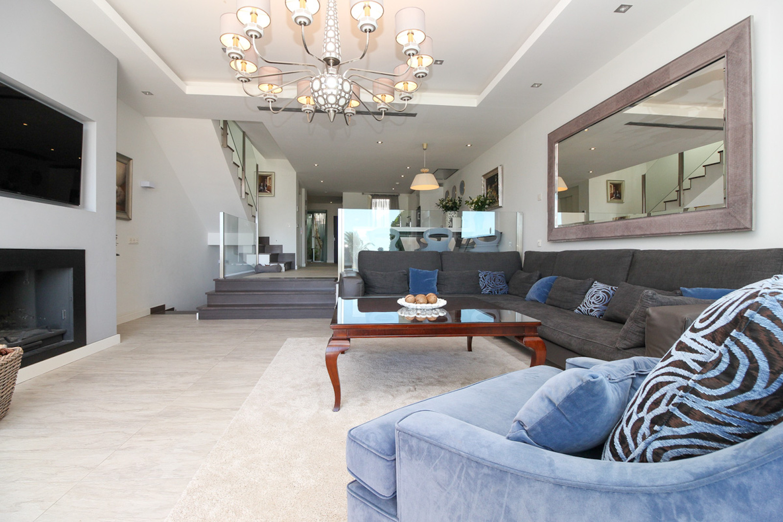 Una de las casas adosadas de sierra blanca mas lujosas de Marbella