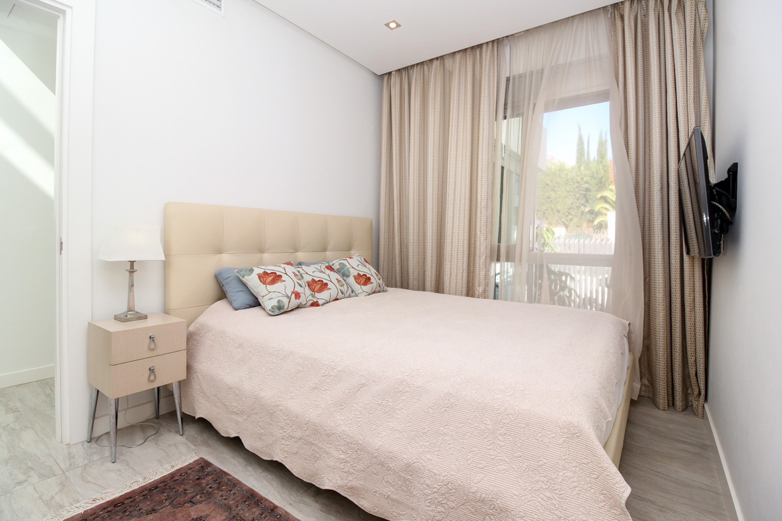 Una de las casas adosadas de sierra blanca mas lujosas de Marbella
