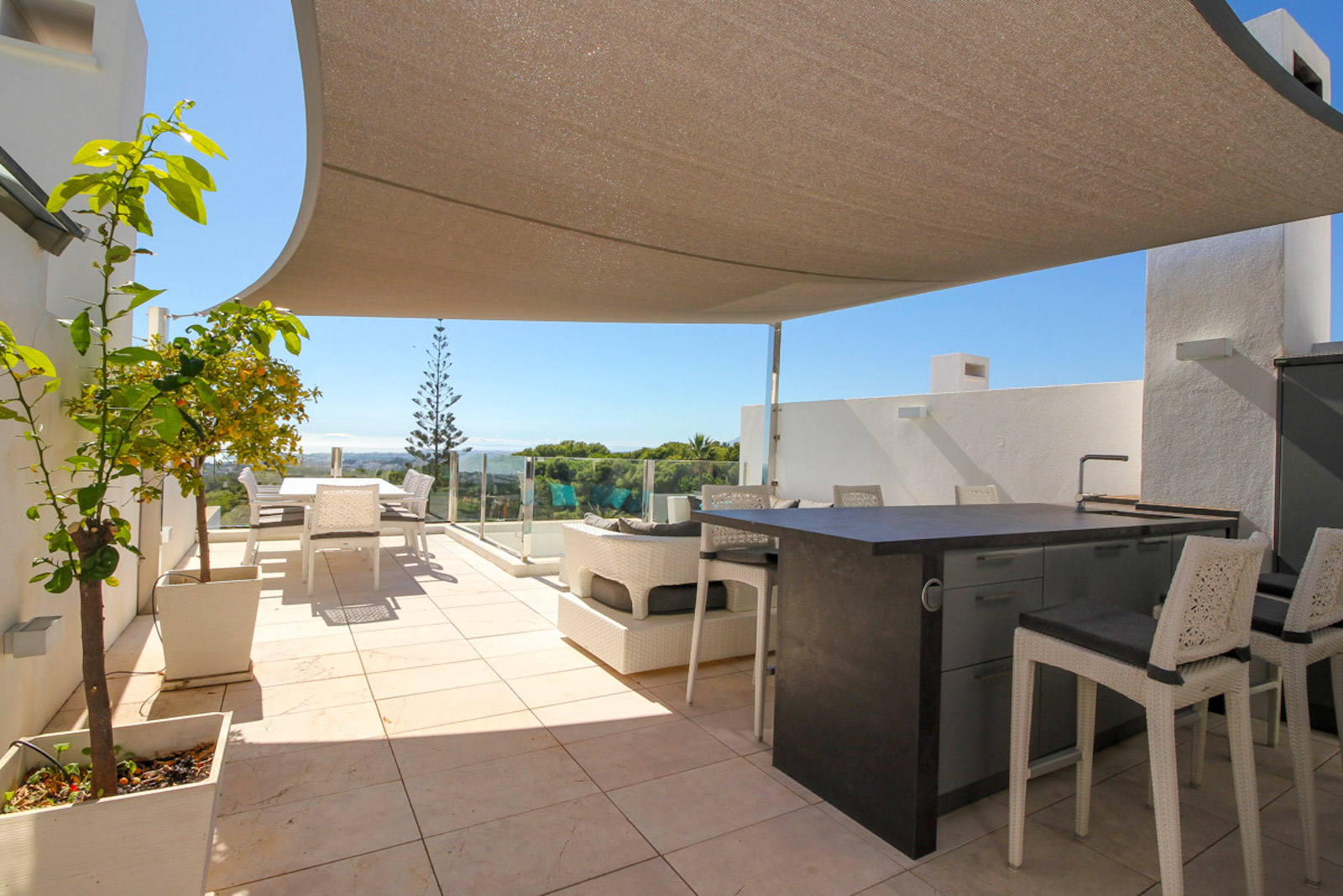 Una de las casas adosadas de sierra blanca mas lujosas de Marbella