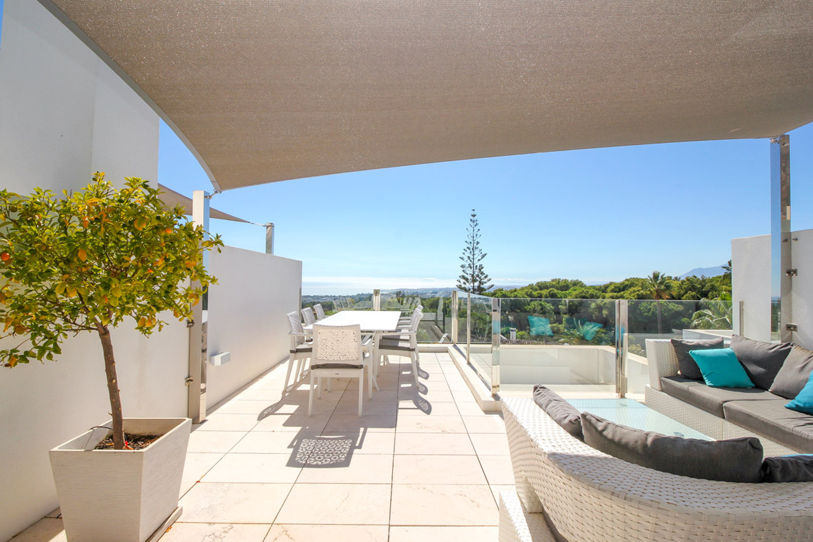Una de las casas adosadas de sierra blanca mas lujosas de Marbella