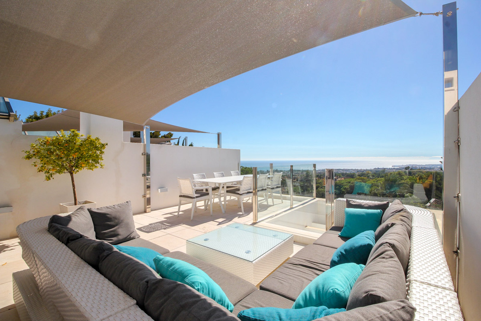 Una de las casas adosadas de sierra blanca mas lujosas de Marbella