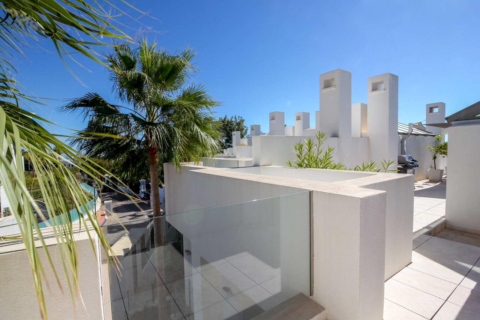 Una de las casas adosadas de sierra blanca mas lujosas de Marbella