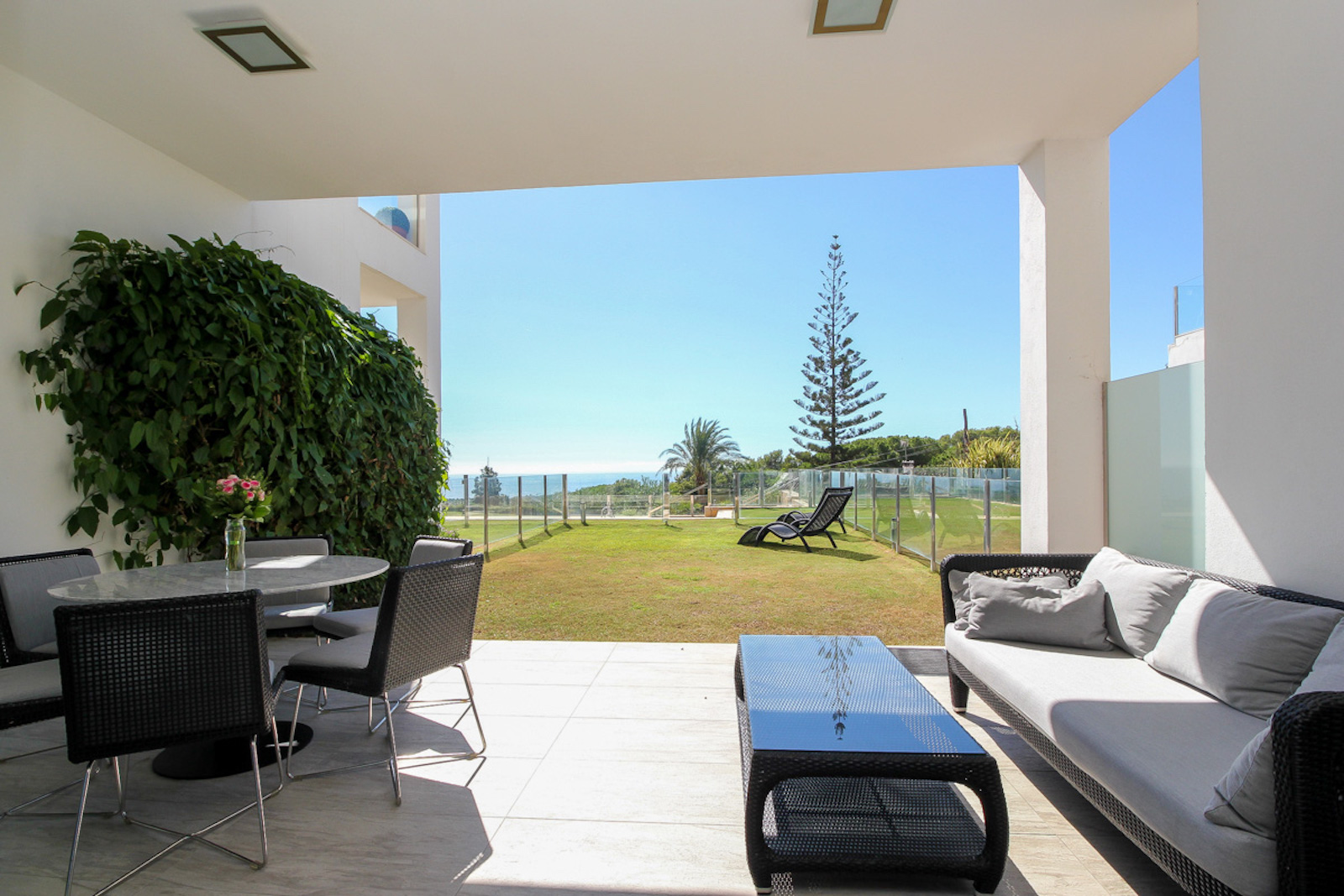 Una de las casas adosadas de sierra blanca mas lujosas de Marbella
