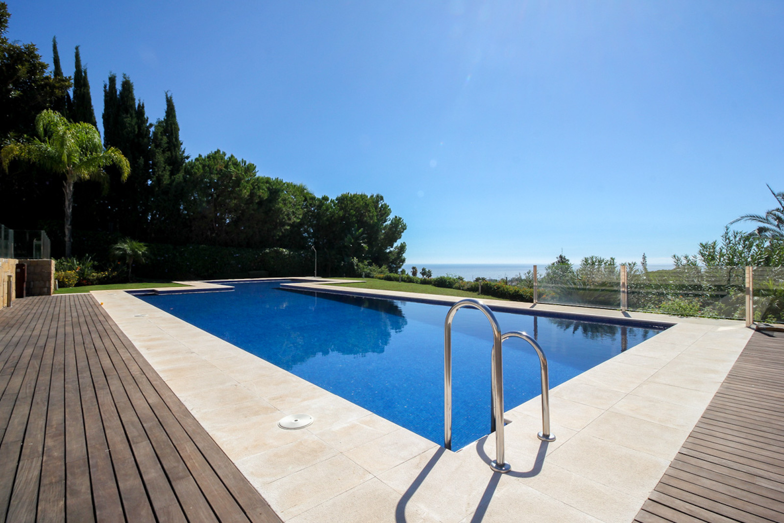 Una de las casas adosadas de sierra blanca mas lujosas de Marbella