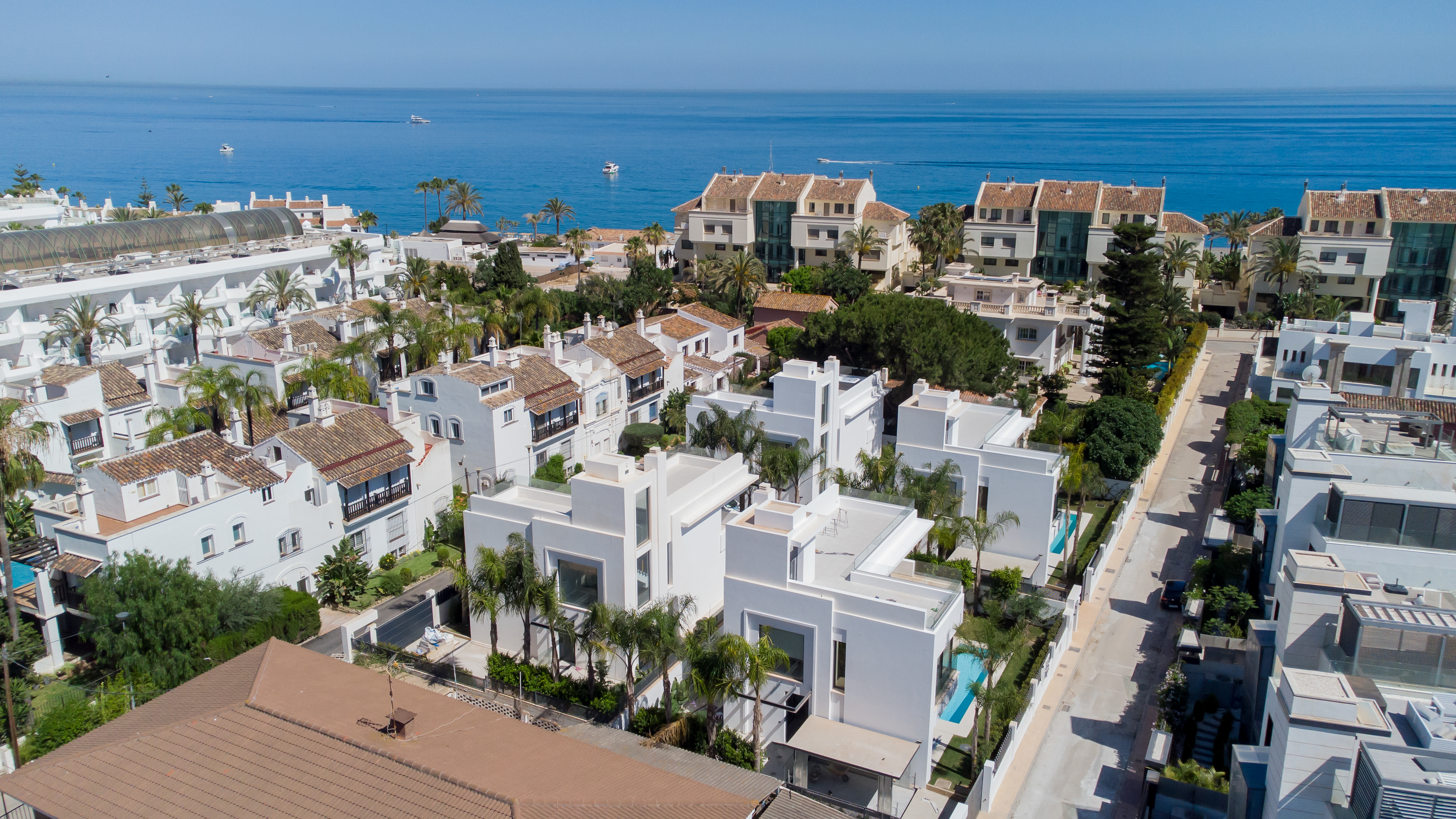 Beautiful new beachside villas in the centre of Marbella Golden Mile