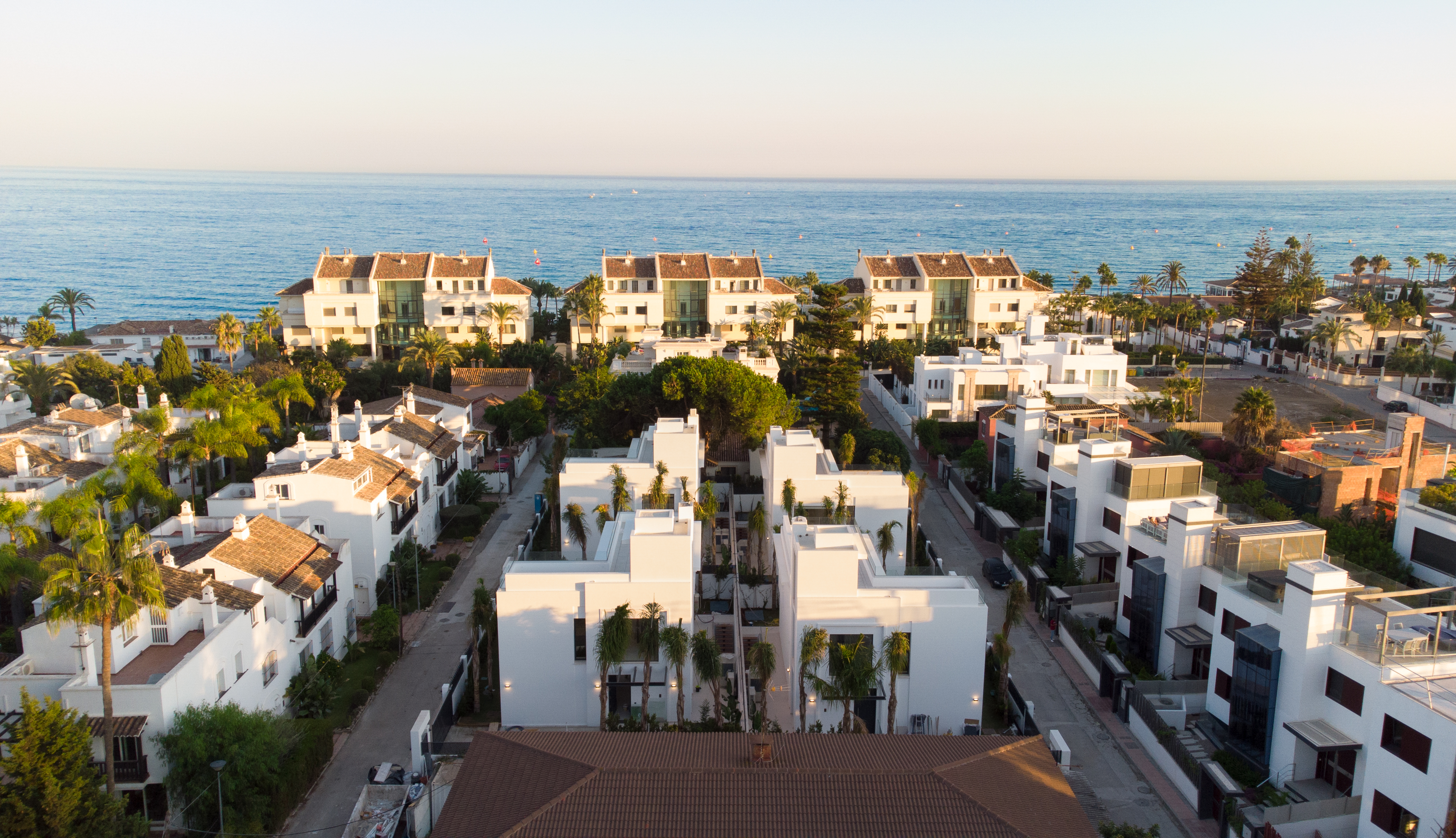 Beautiful new beachside villas in the centre of Marbella Golden Mile