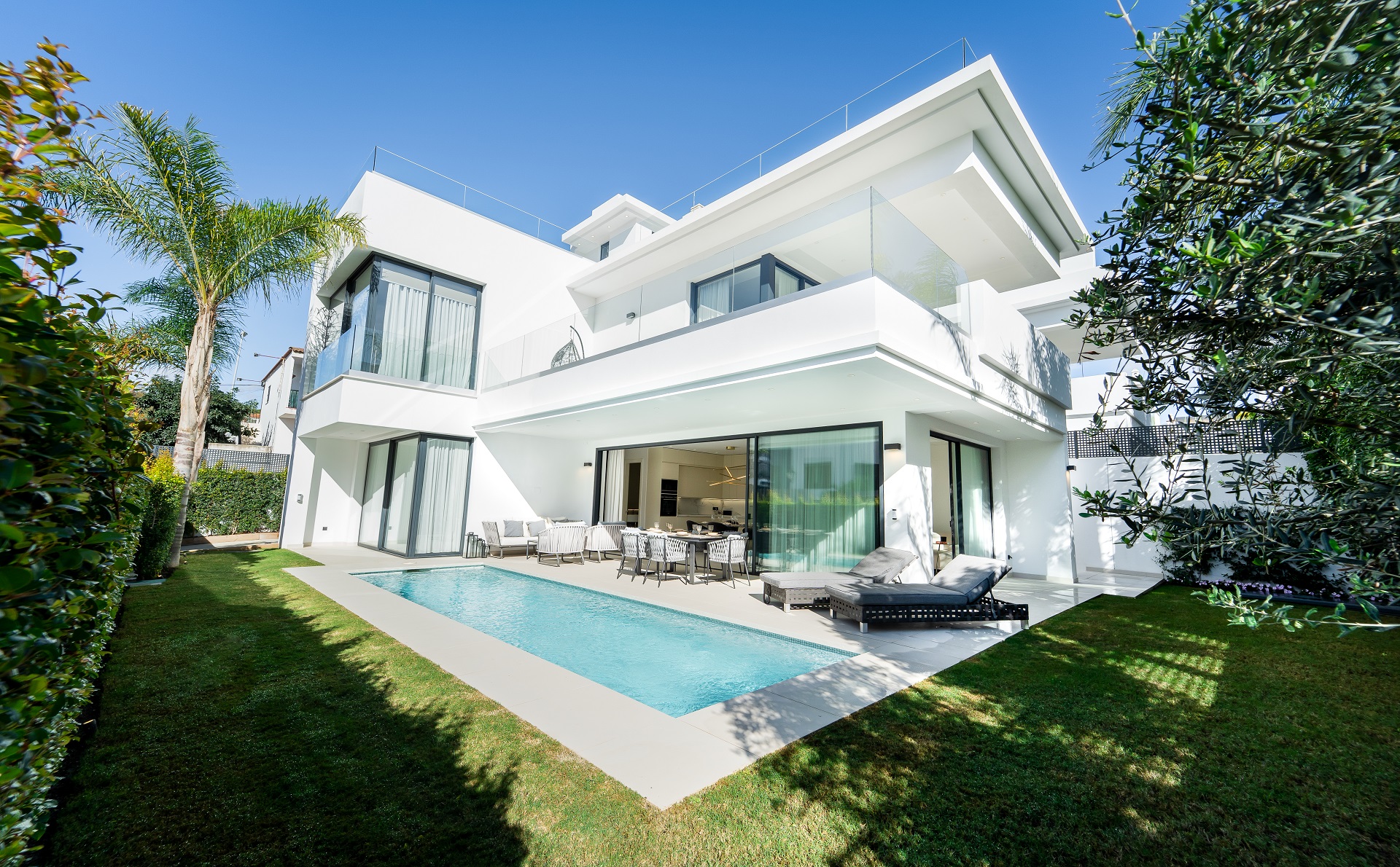 Beautiful new beachside villas in the centre of Marbella Golden Mile