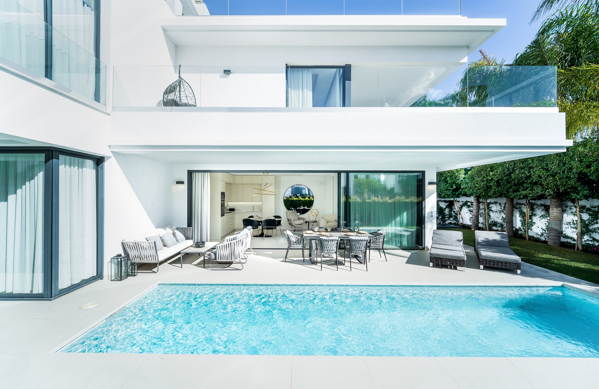 Beautiful new beachside villas in the centre of Marbella Golden Mile