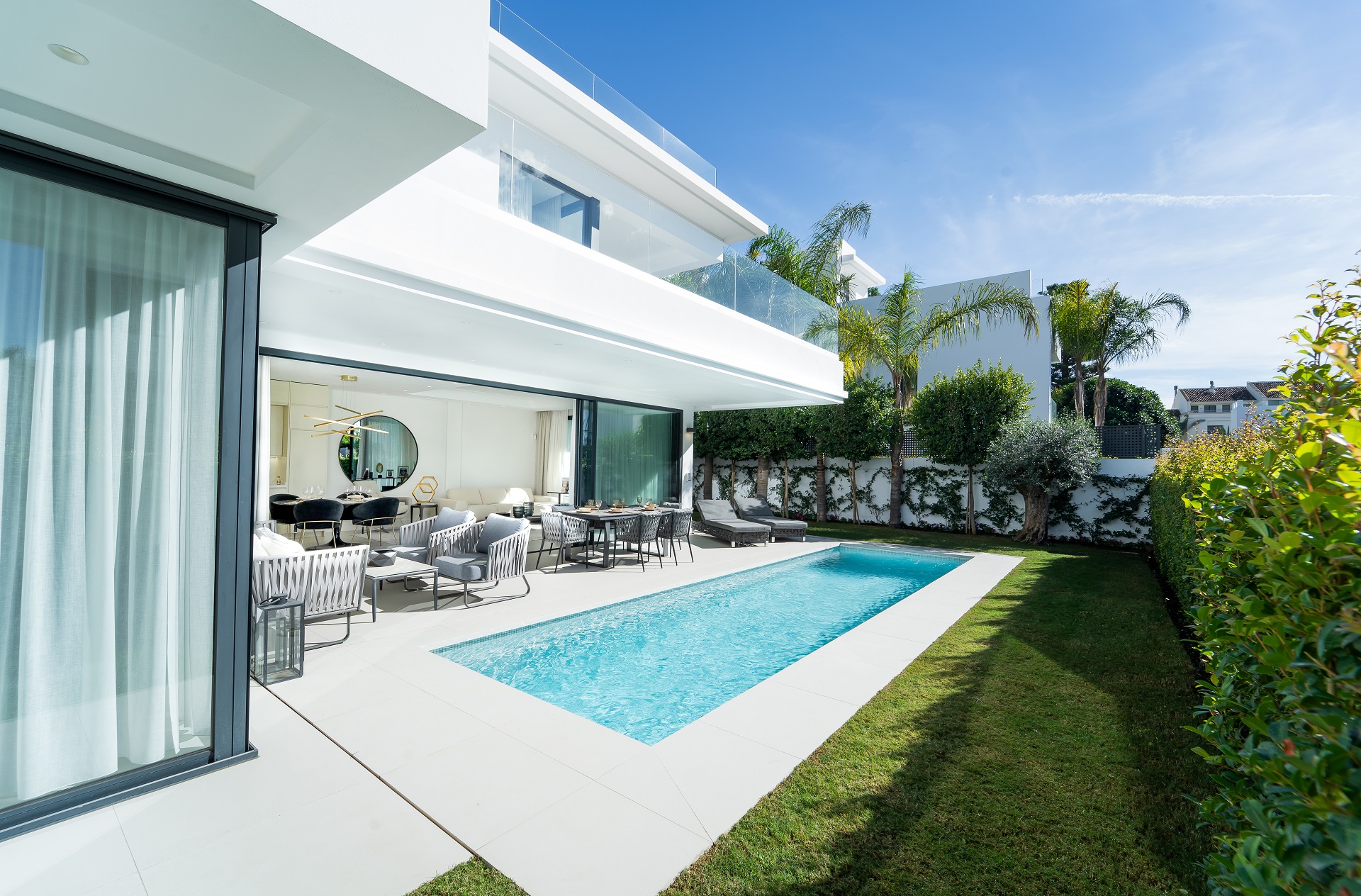 Beautiful new beachside villas in the centre of Marbella Golden Mile