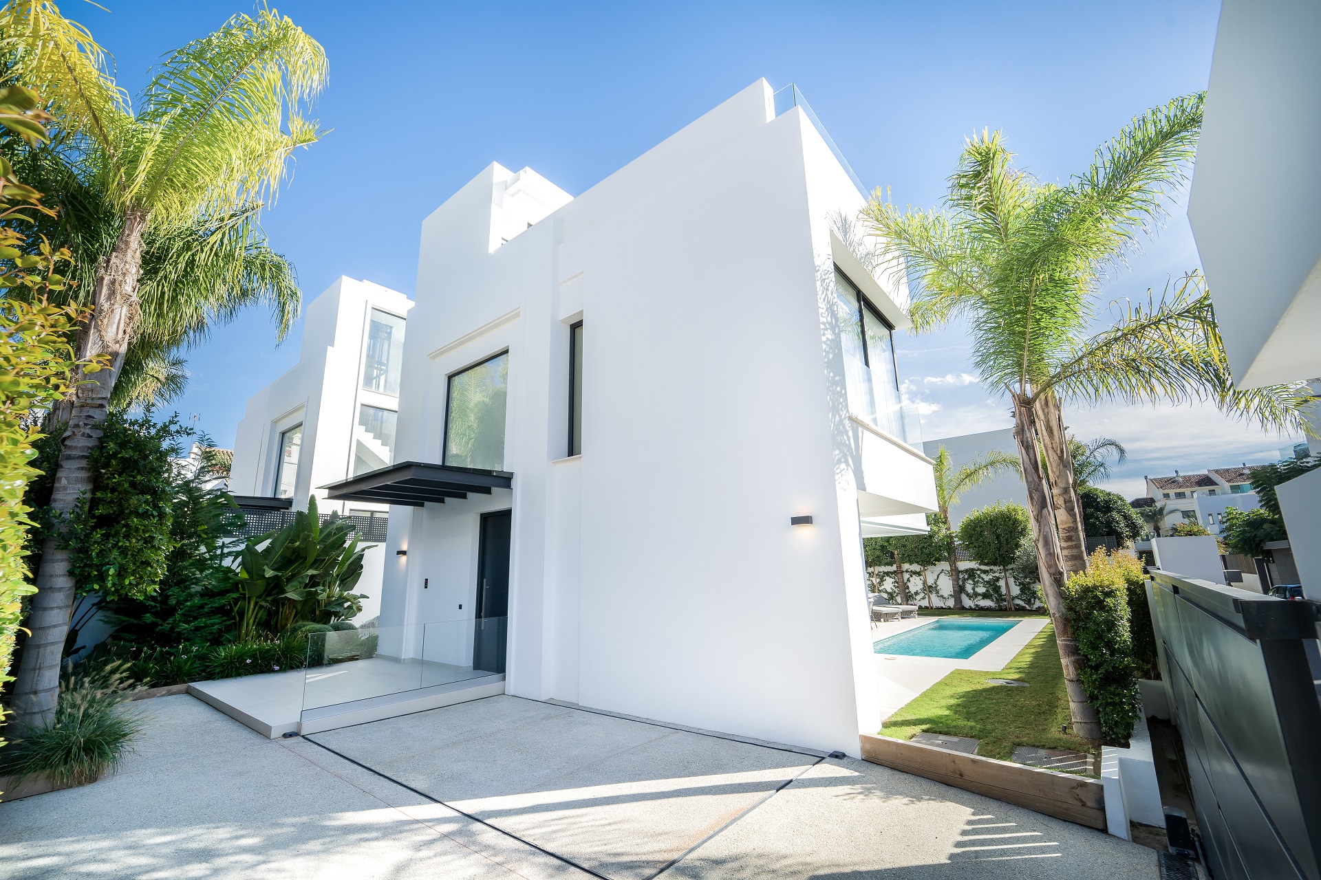 Beautiful new beachside villas in the centre of Marbella Golden Mile